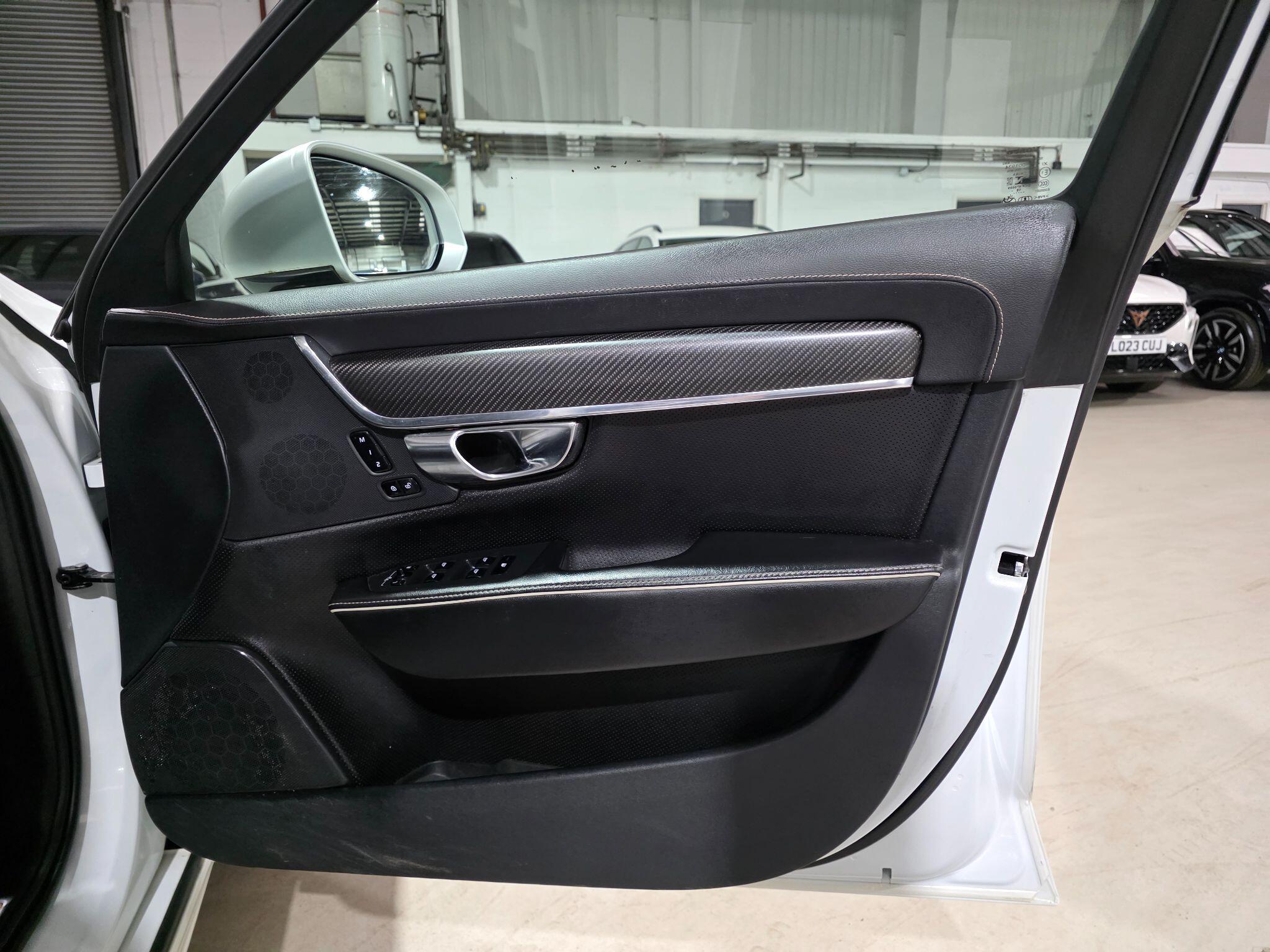 Volvo S90 view 17