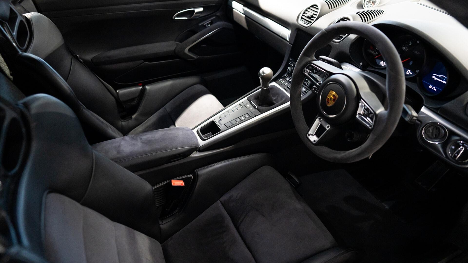 Porsche Cayman view 7
