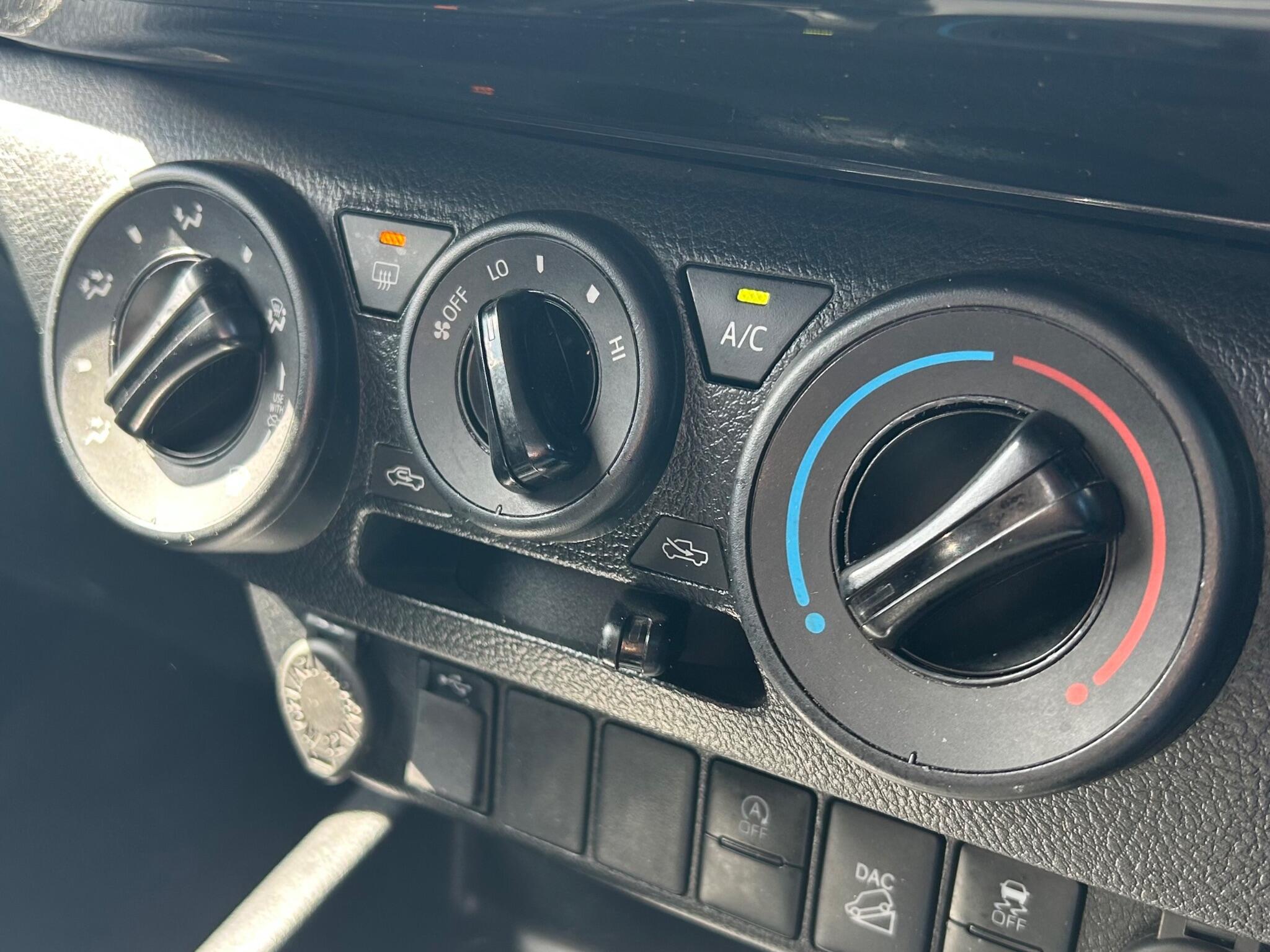 Toyota Hilux view 39