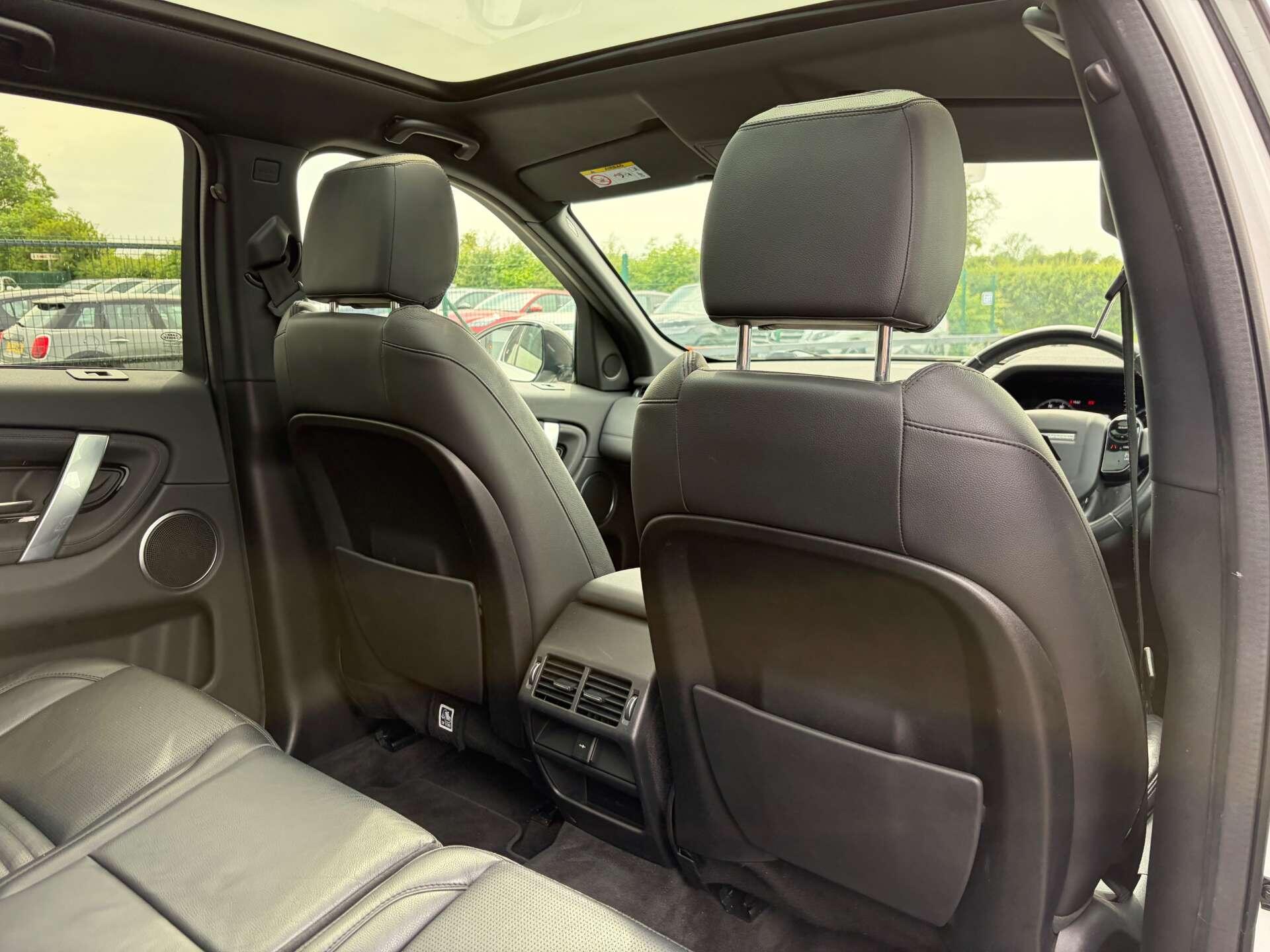 Land Rover Discovery Sport view 30