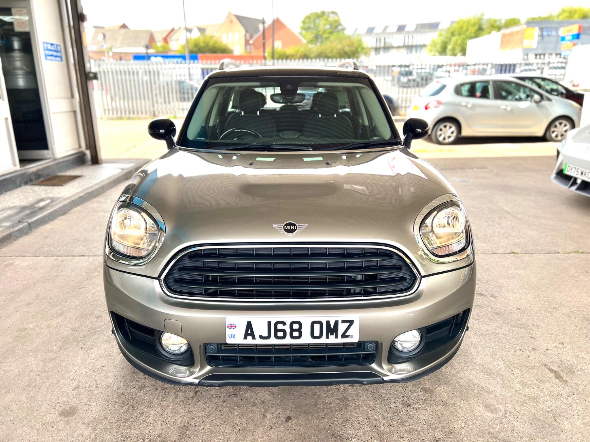Mini Countryman view 2