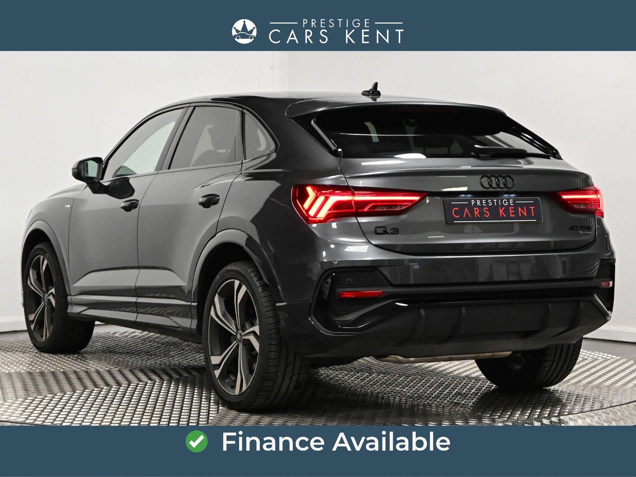 Audi Q3 view 3