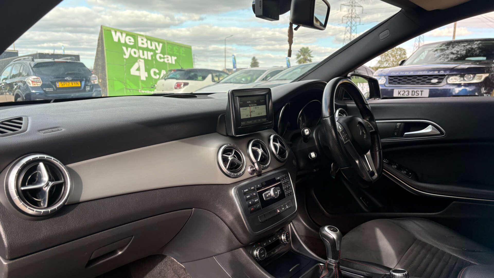Mercedes-Benz Cla view 14