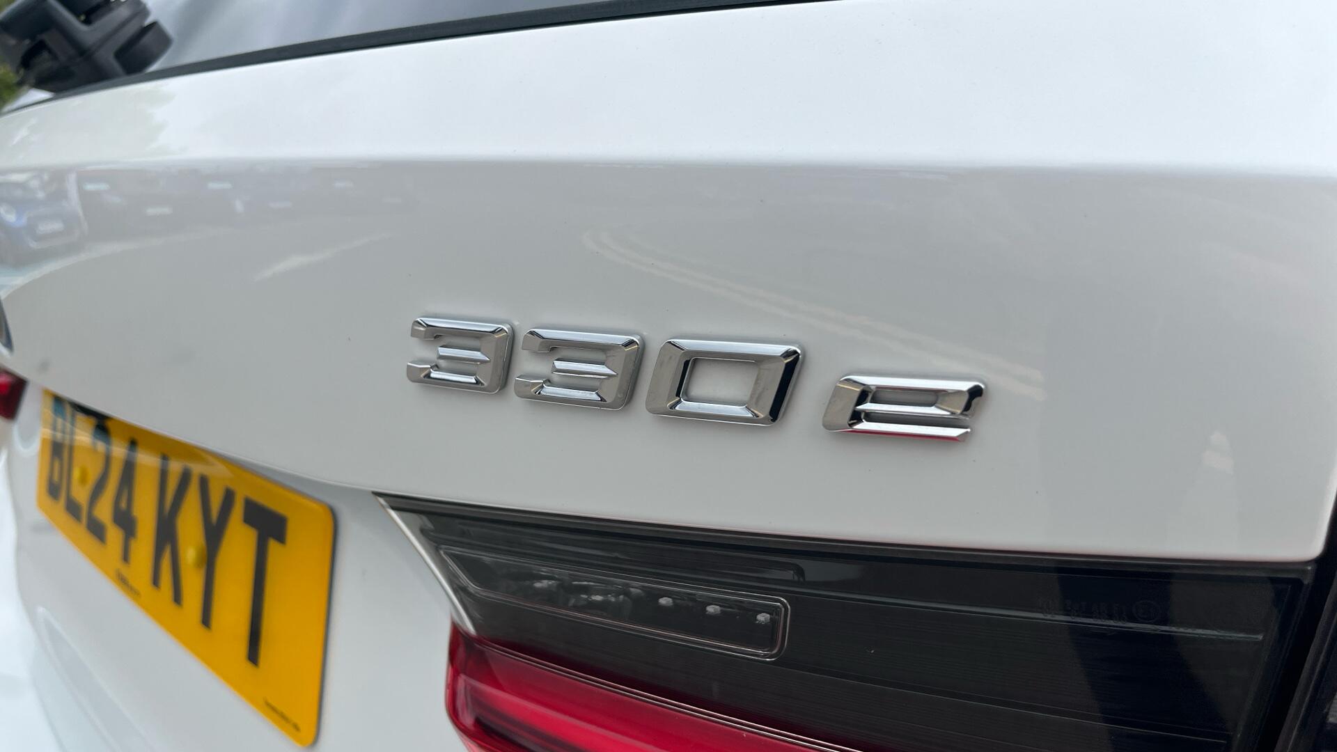 BMW 3 Series view 29