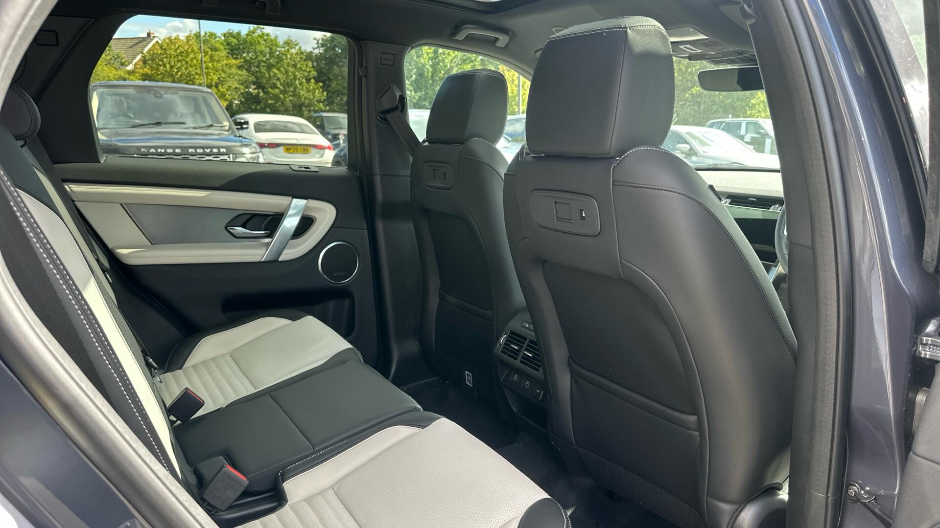 Land Rover Discovery Sport view 27