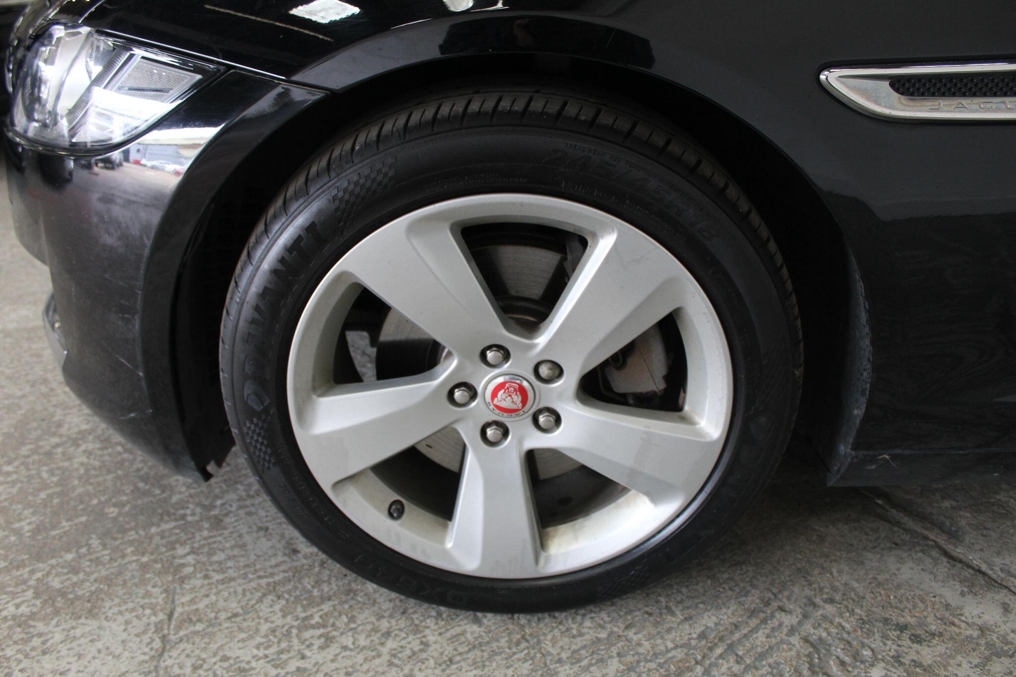Jaguar XF view 58
