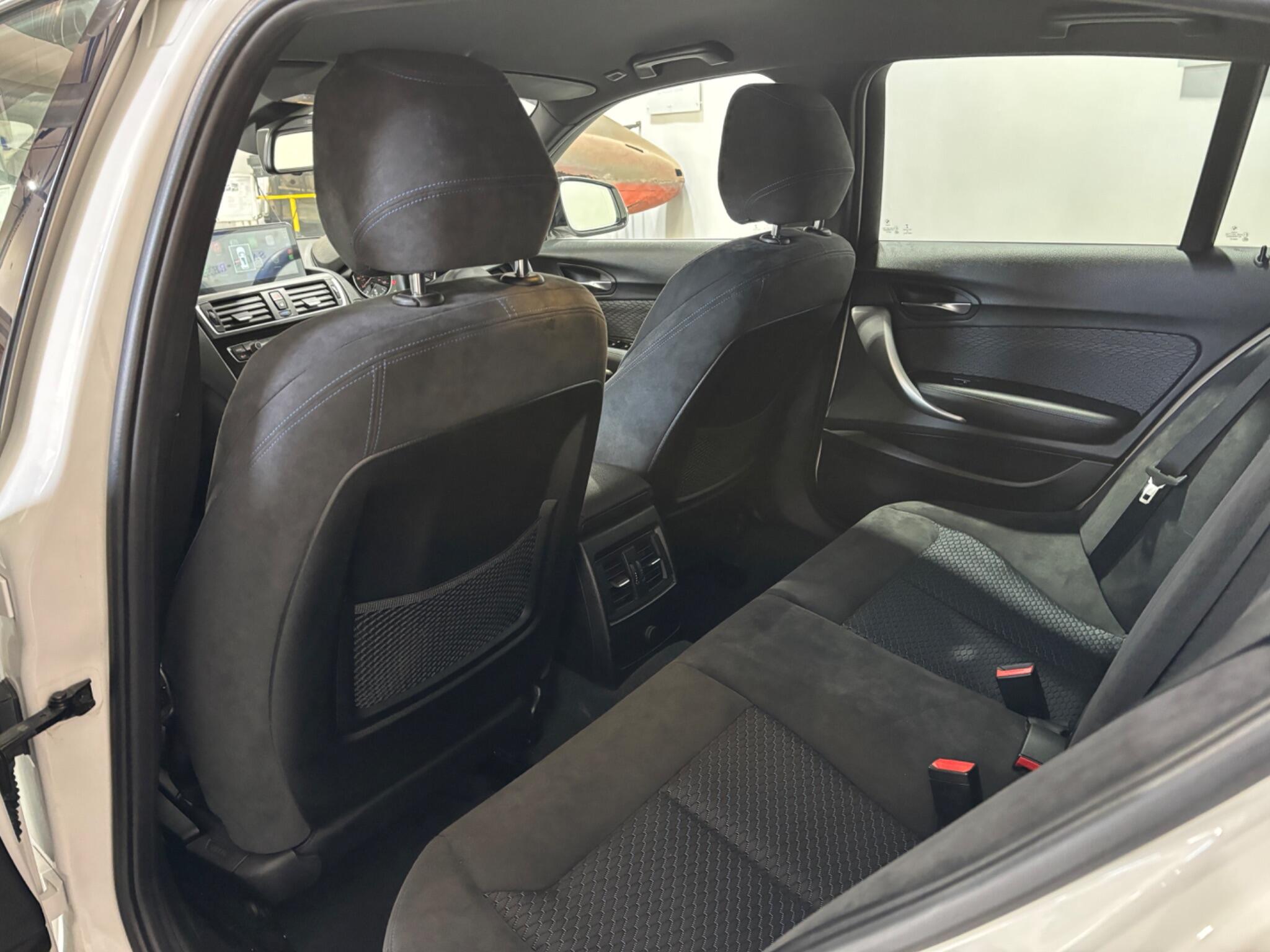 BMW 1 Series view 14