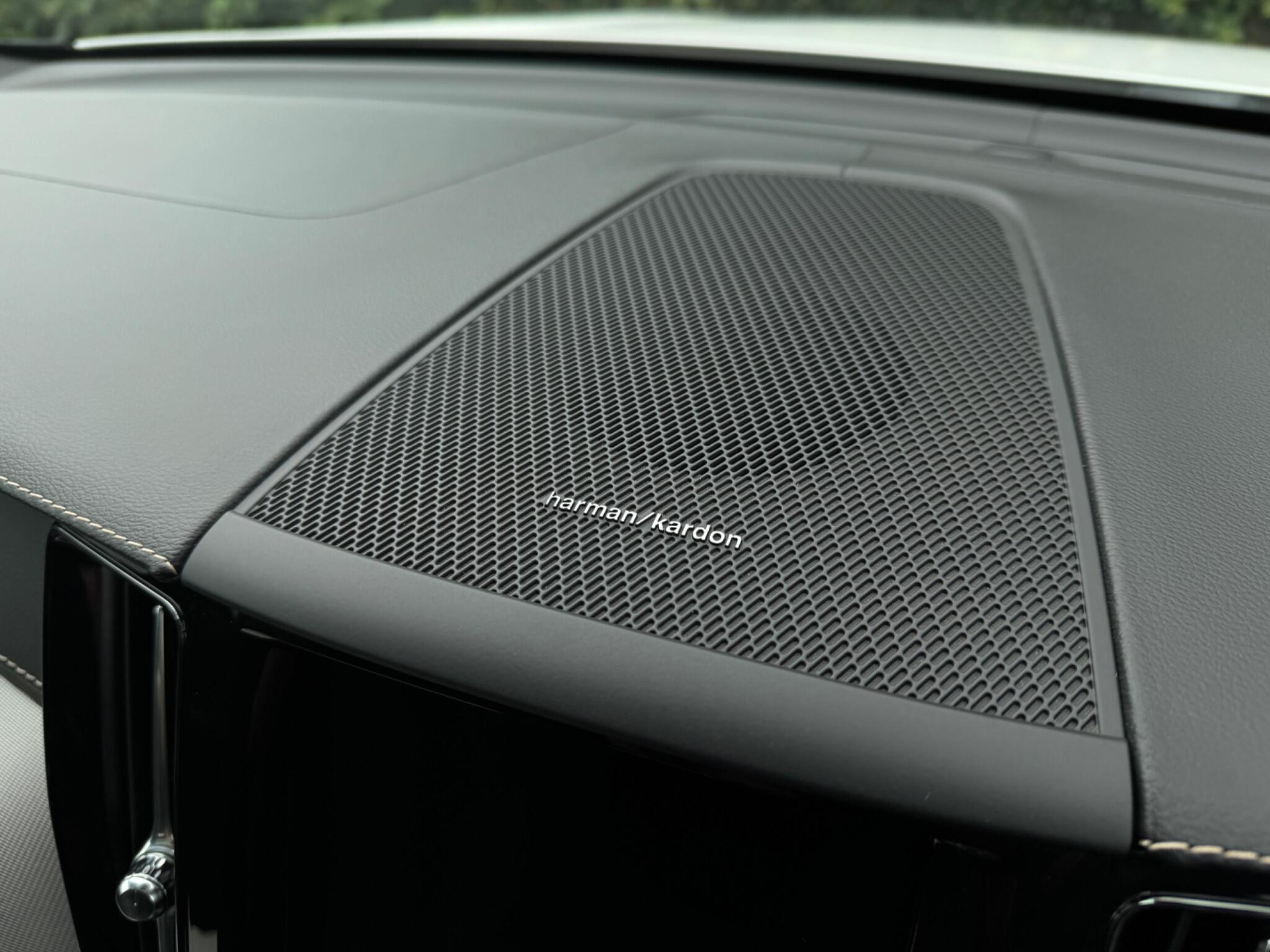 Volvo XC60 view 12