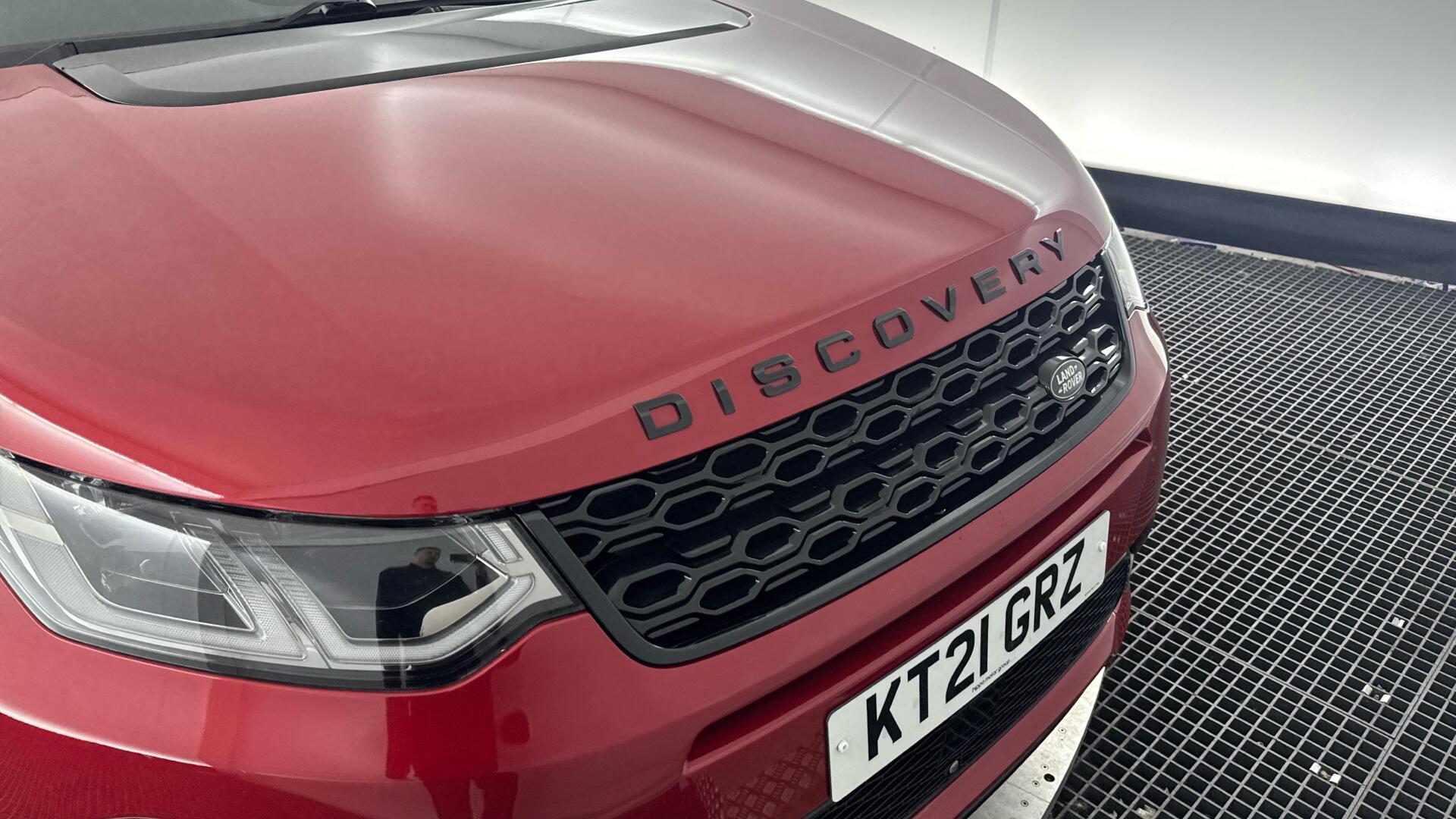 Land Rover Discovery Sport view 32
