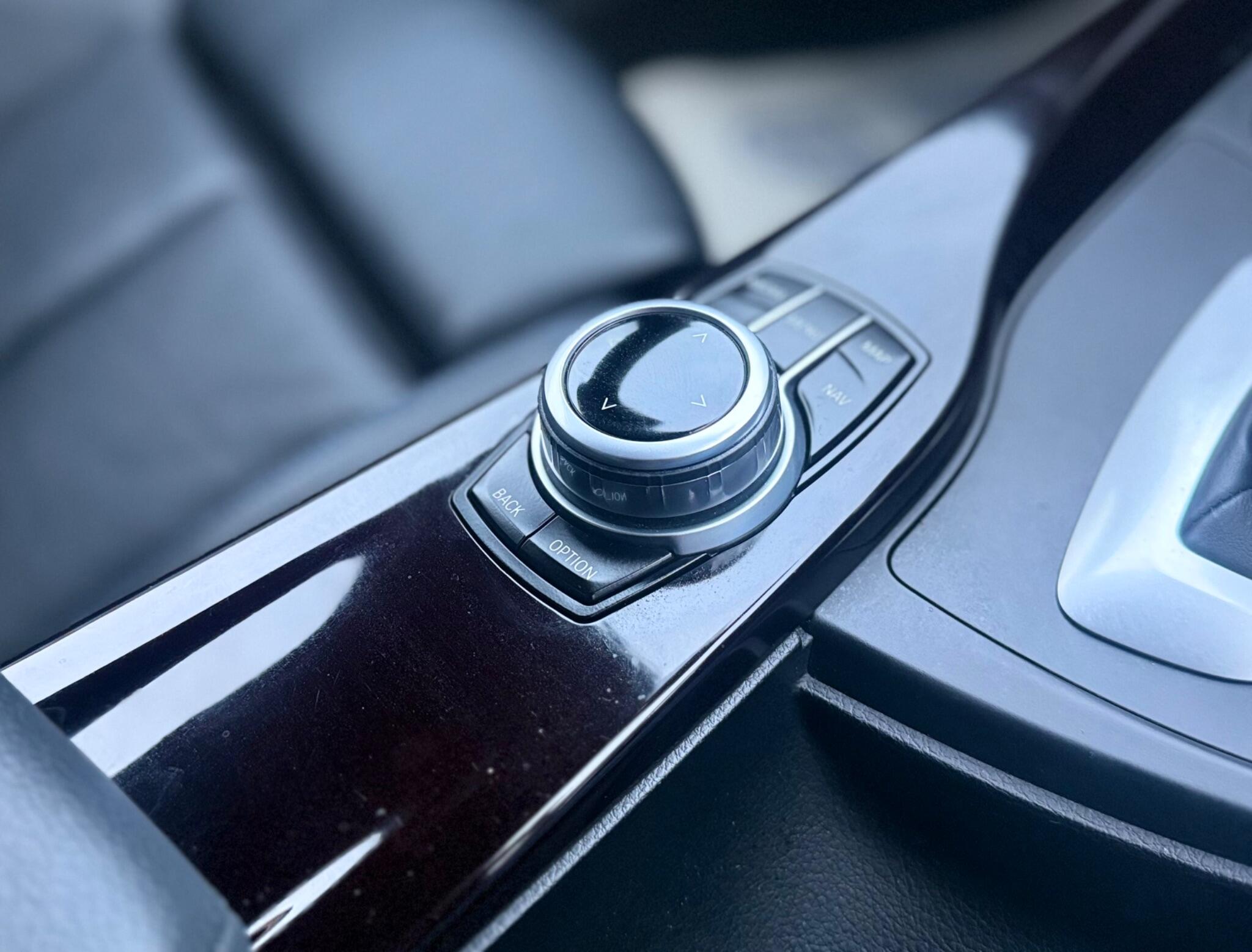 BMW 3 Series view 26