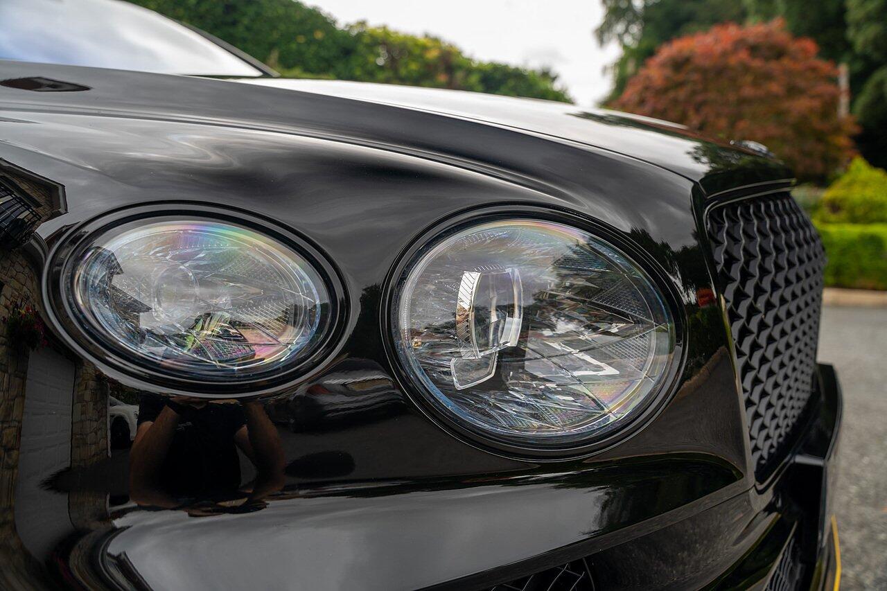 Bentley Bentayga view 32