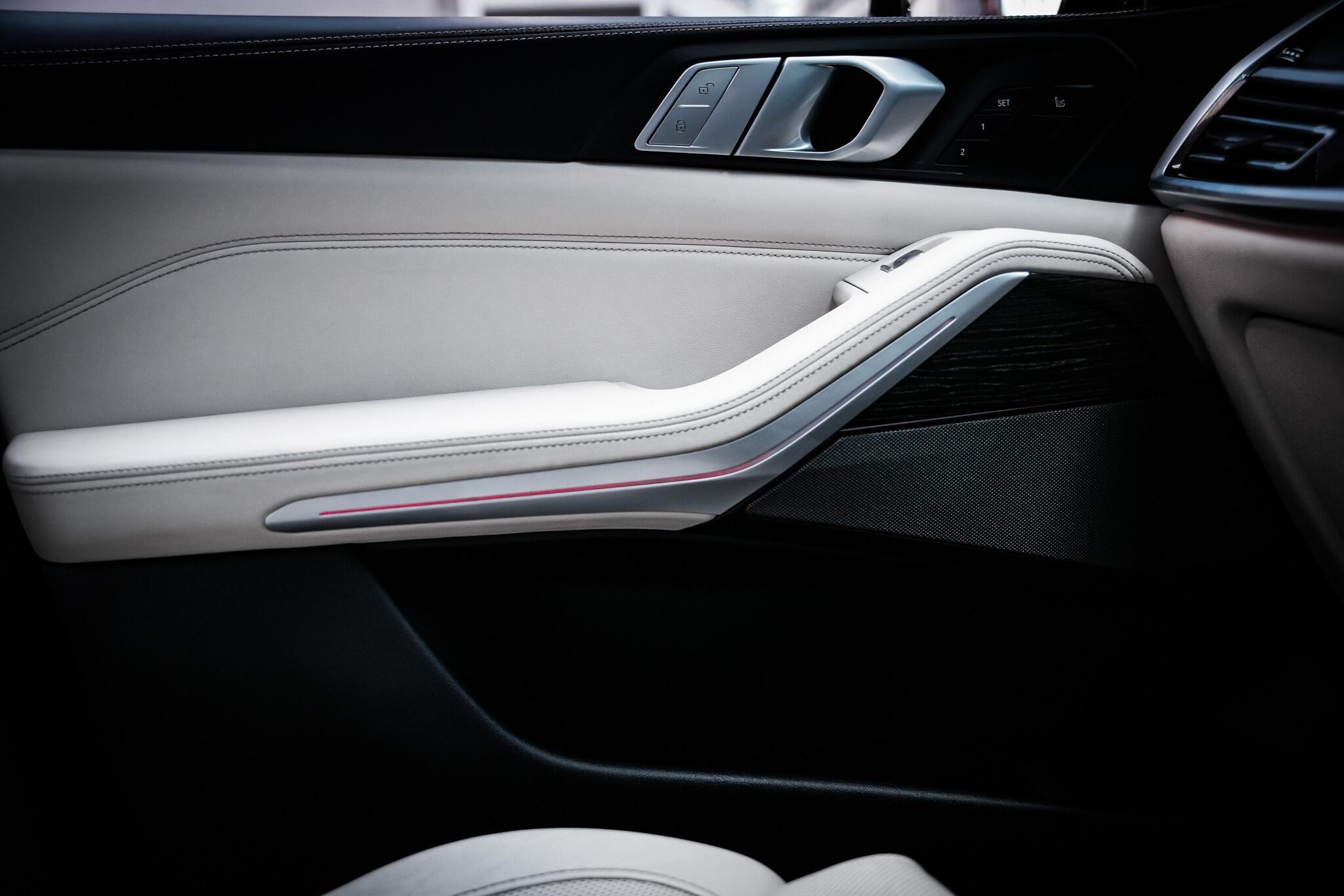 BMW X7 view 49