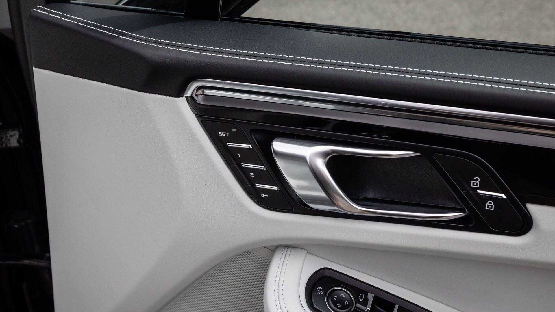 Porsche Macan view 14