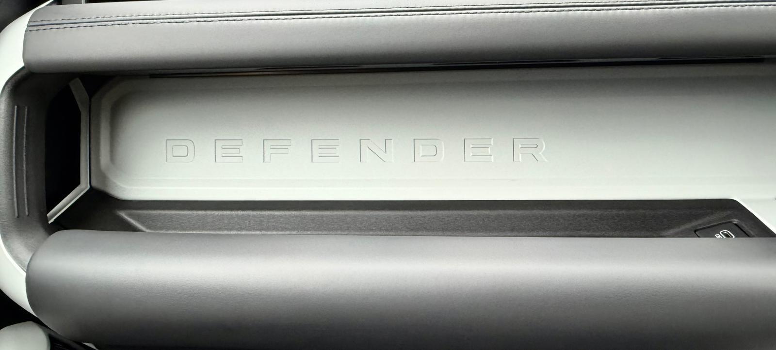 Land Rover Defender view 19