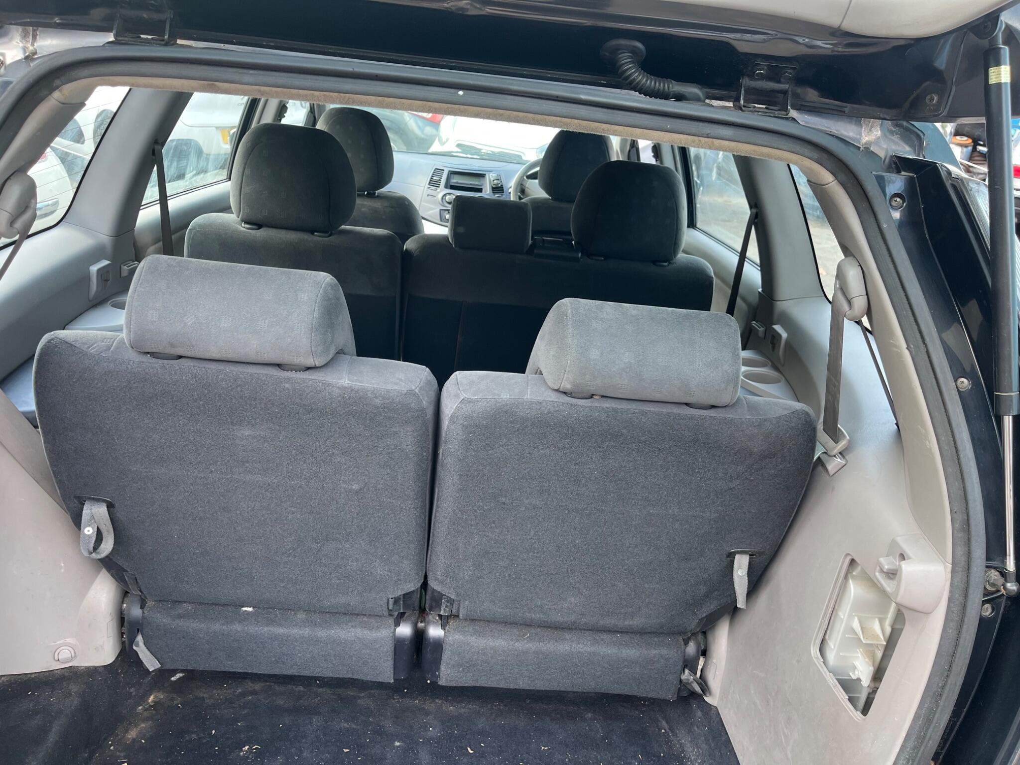 Mitsubishi Grandis view 5