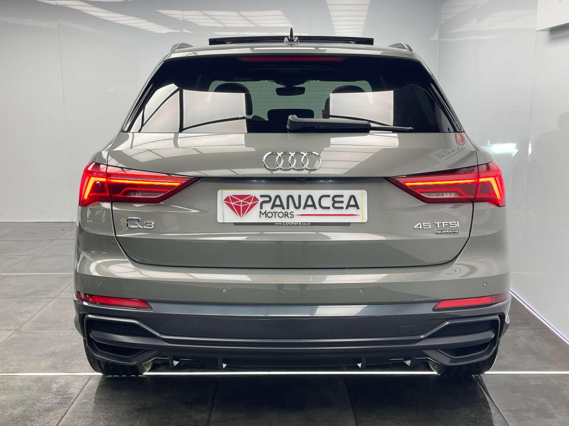 Audi Q3 view 37