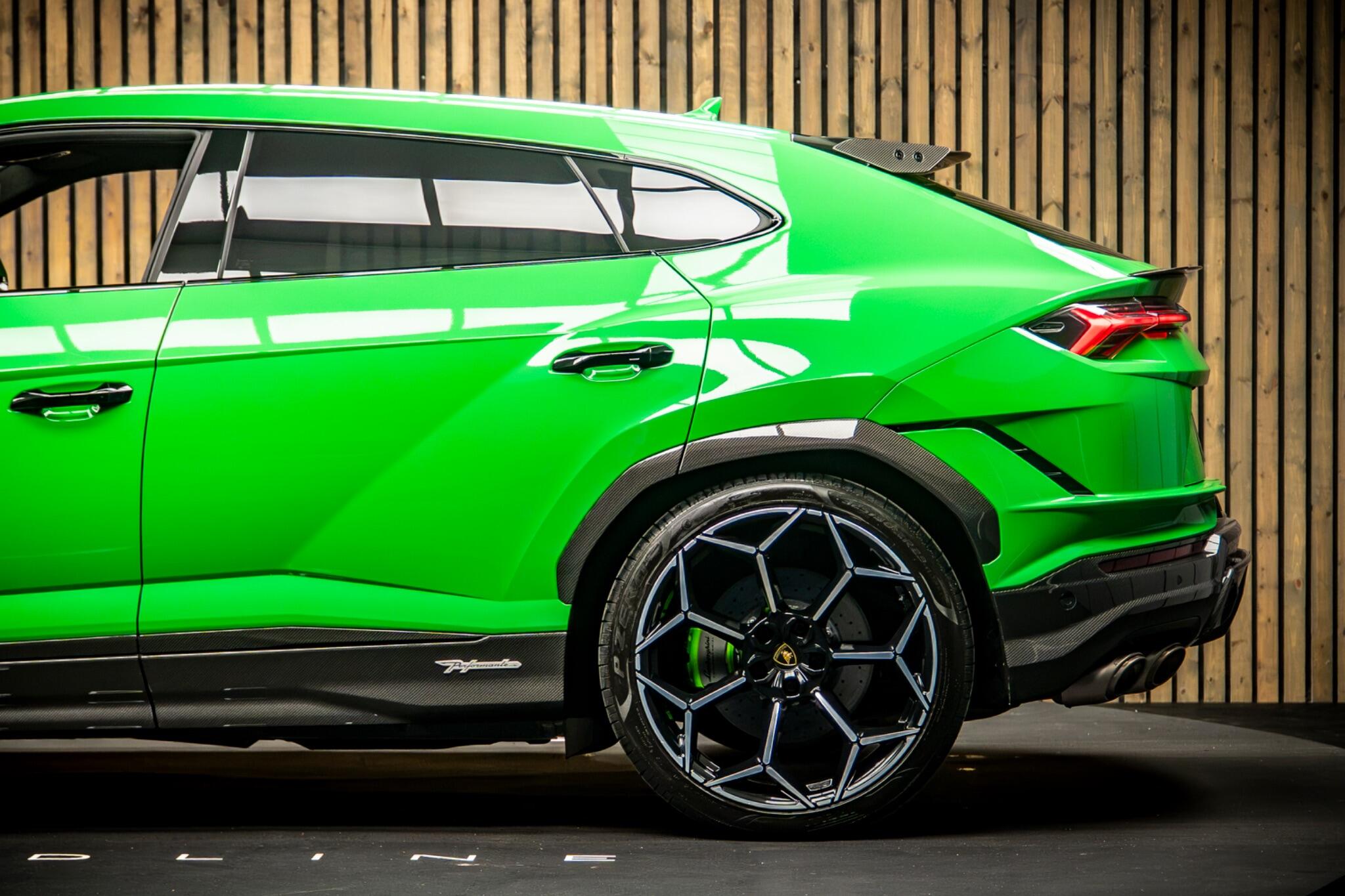 Lamborghini Urus view 18