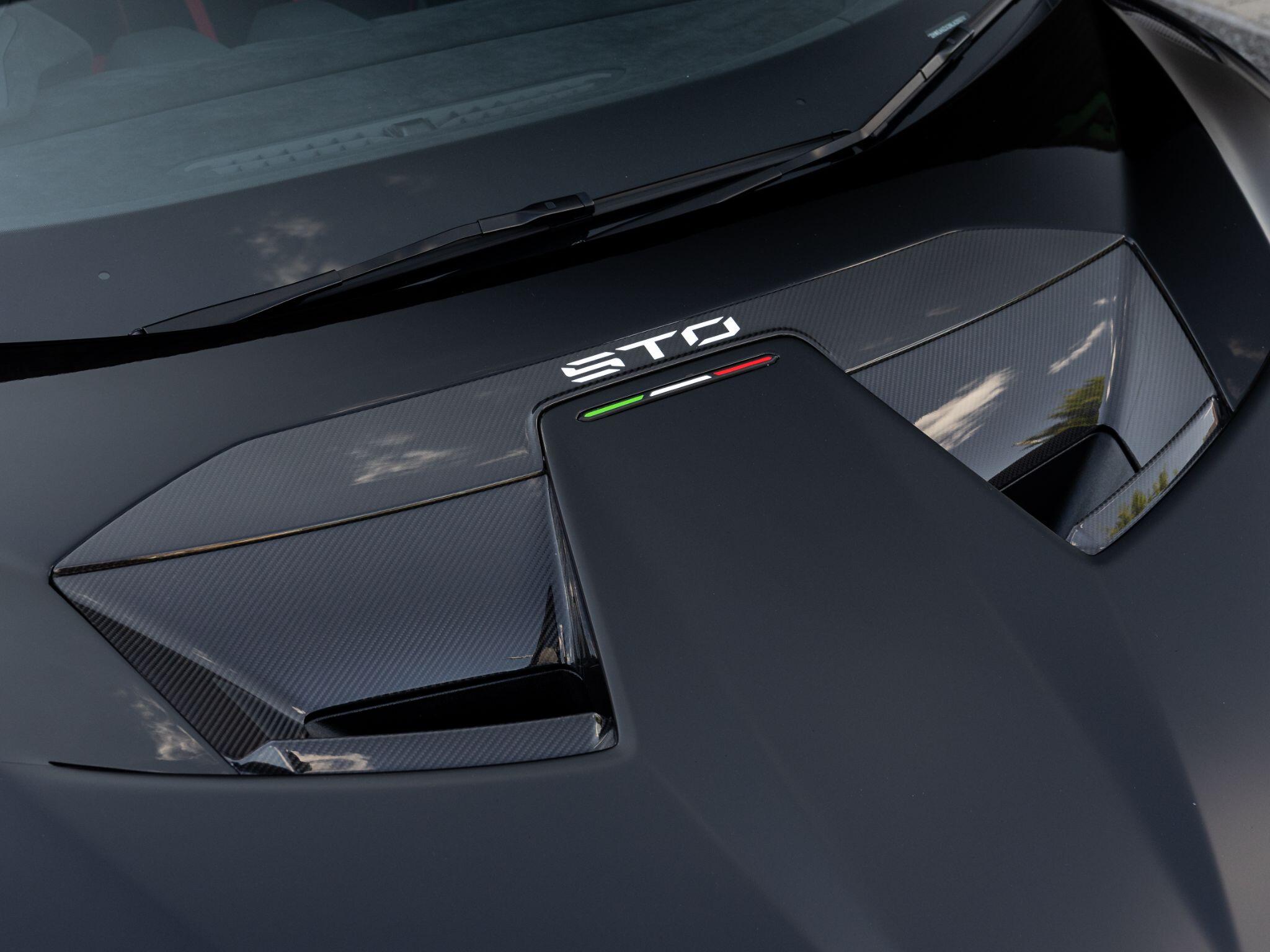 Lamborghini Huracan view 12