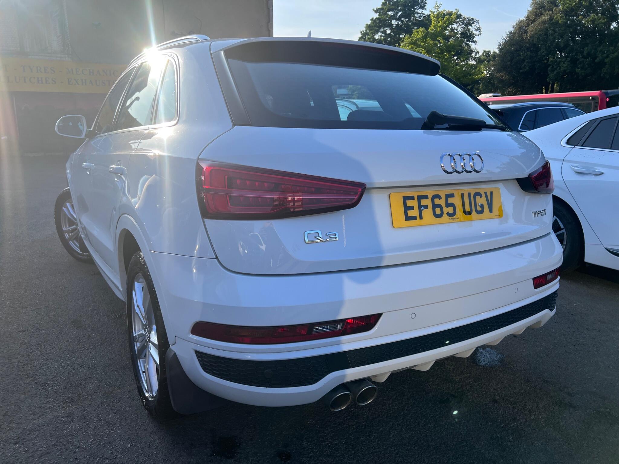 Audi Q3 view 15