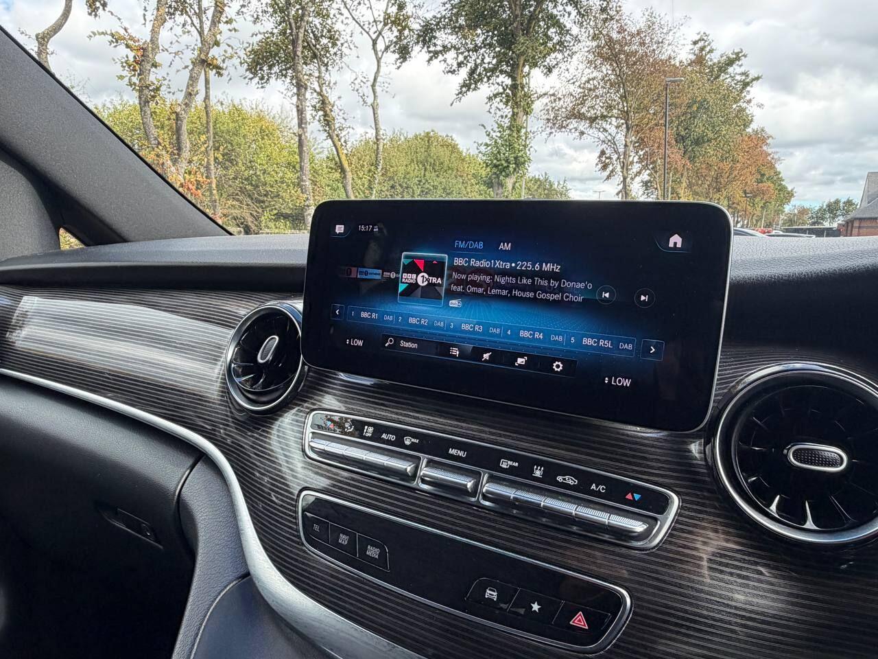 Mercedes-Benz Eqv view 41