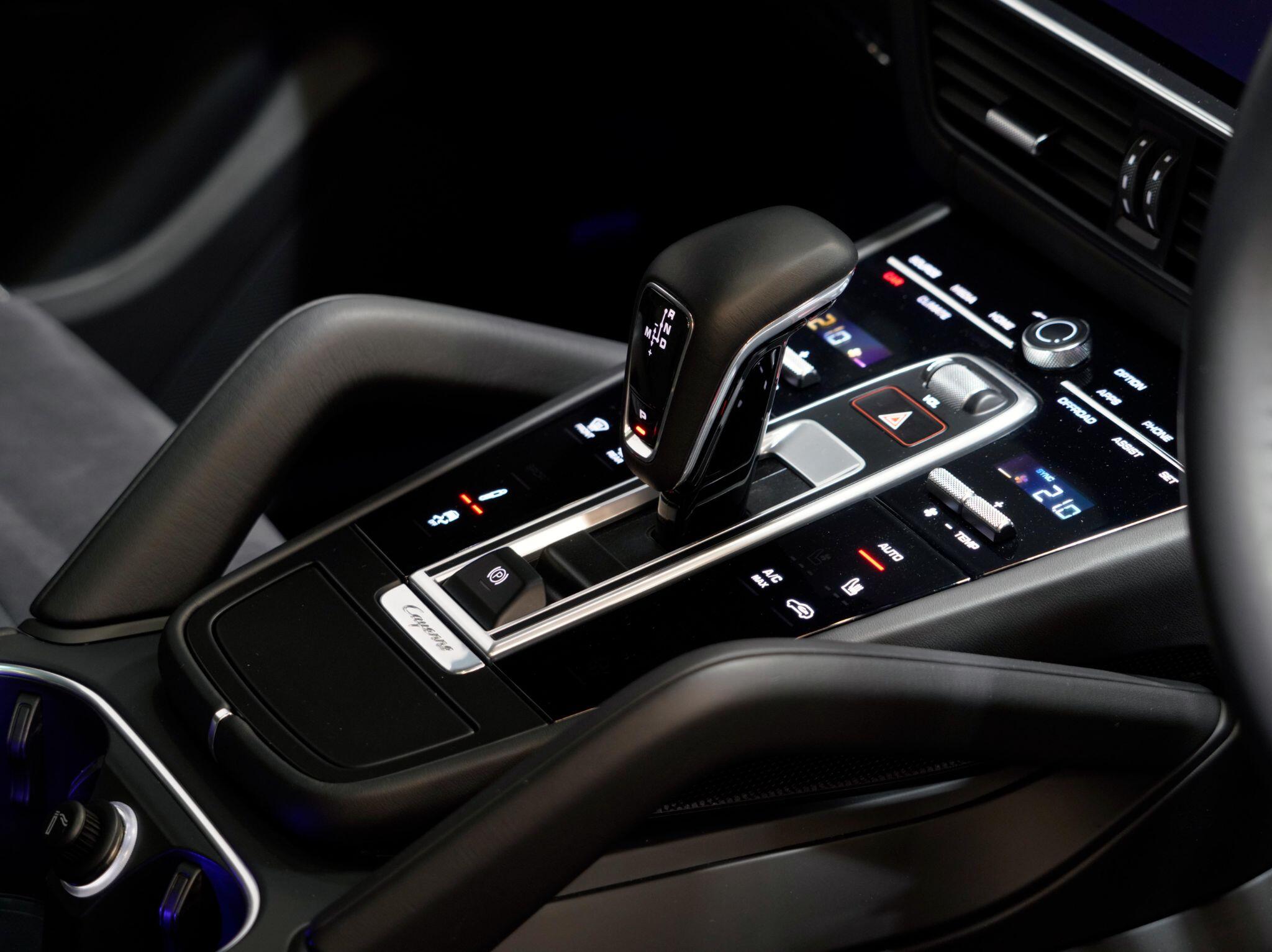 Porsche Cayenne view 26