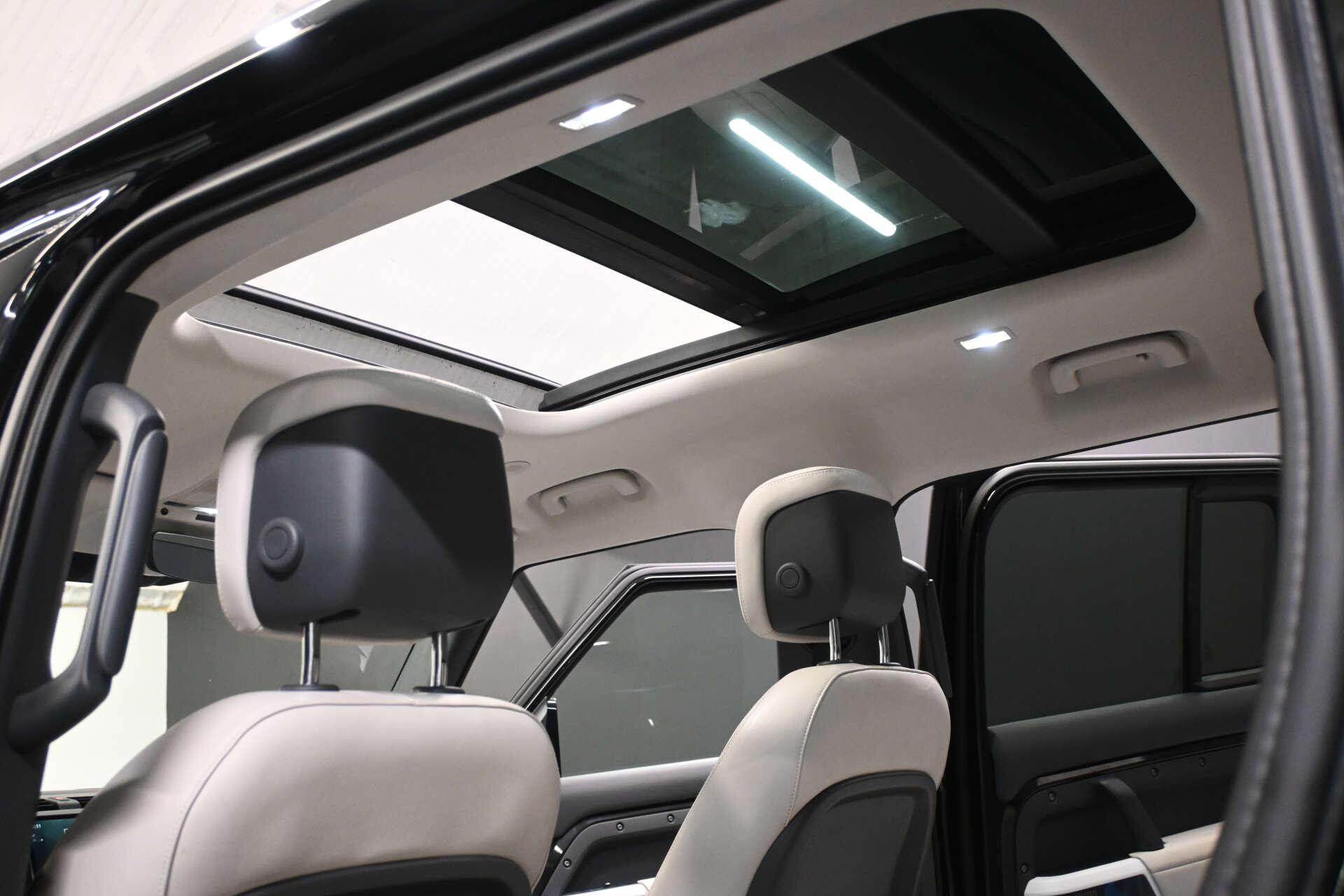 Land Rover Defender view 24