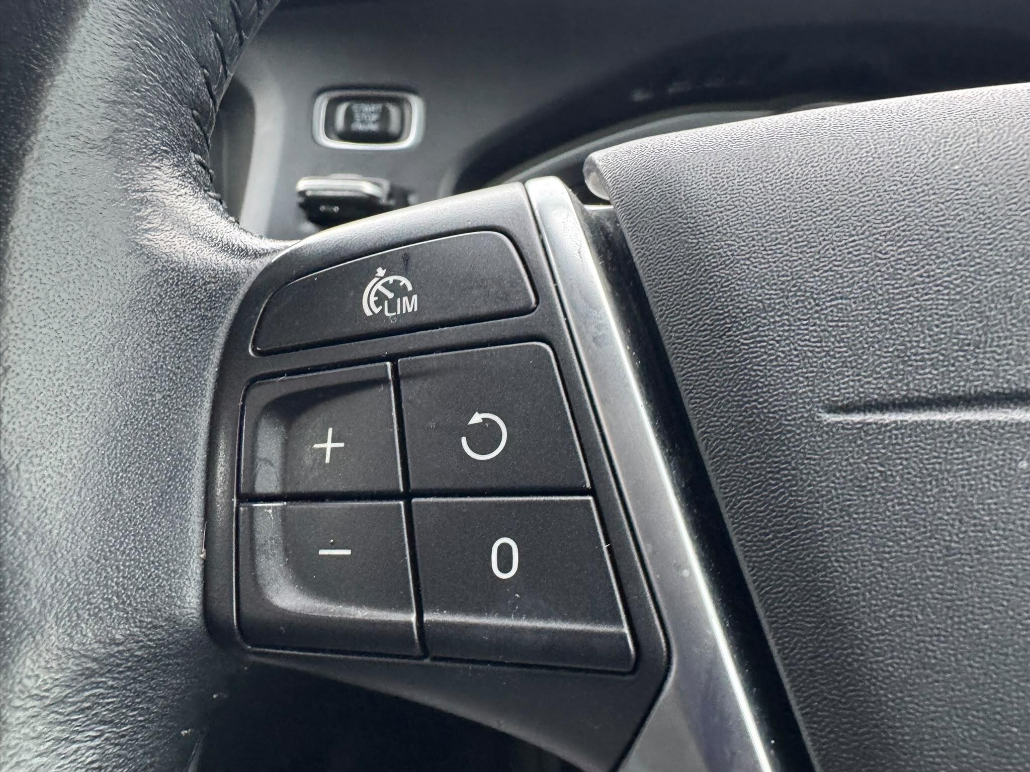 Volvo V40 Cross Country view 78