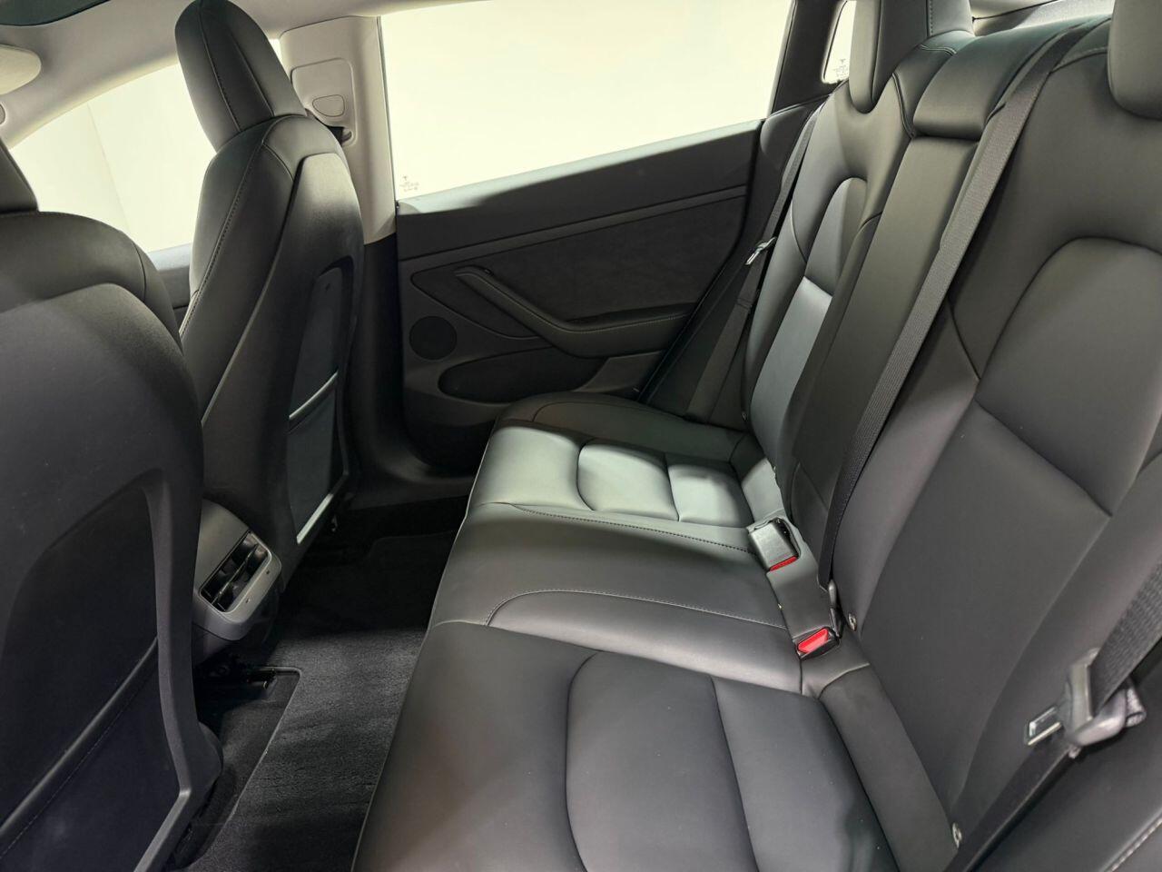 Tesla Model 3 view 32