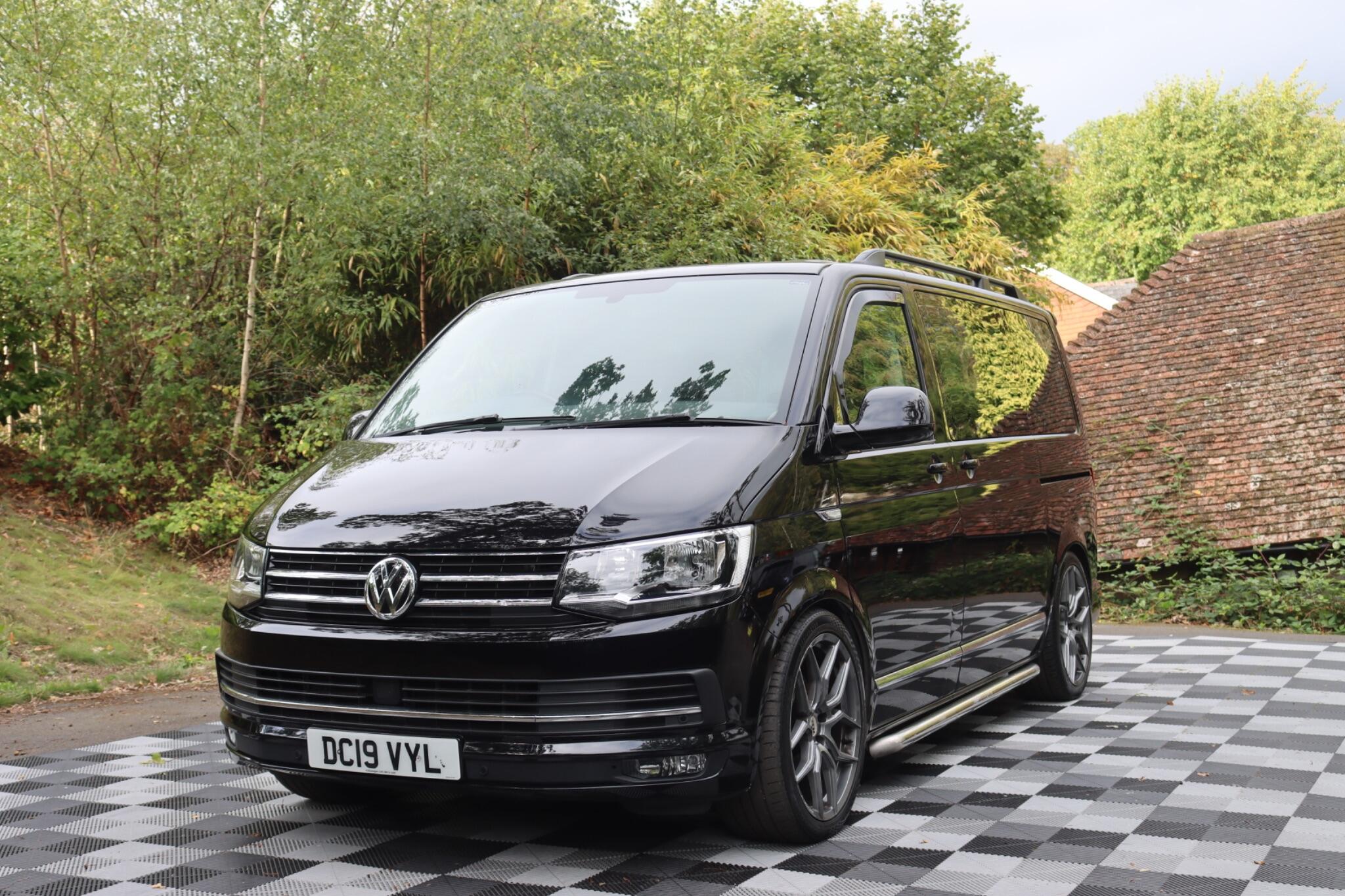 Volkswagen Caravelle view 17