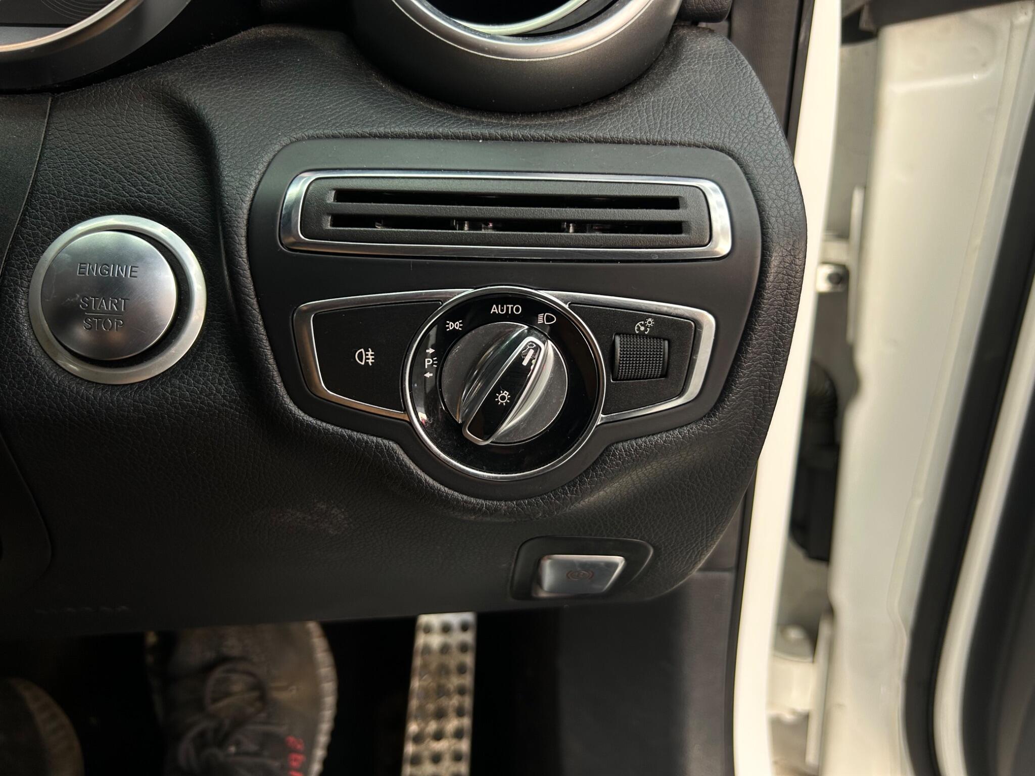 Mercedes-Benz C Class view 27