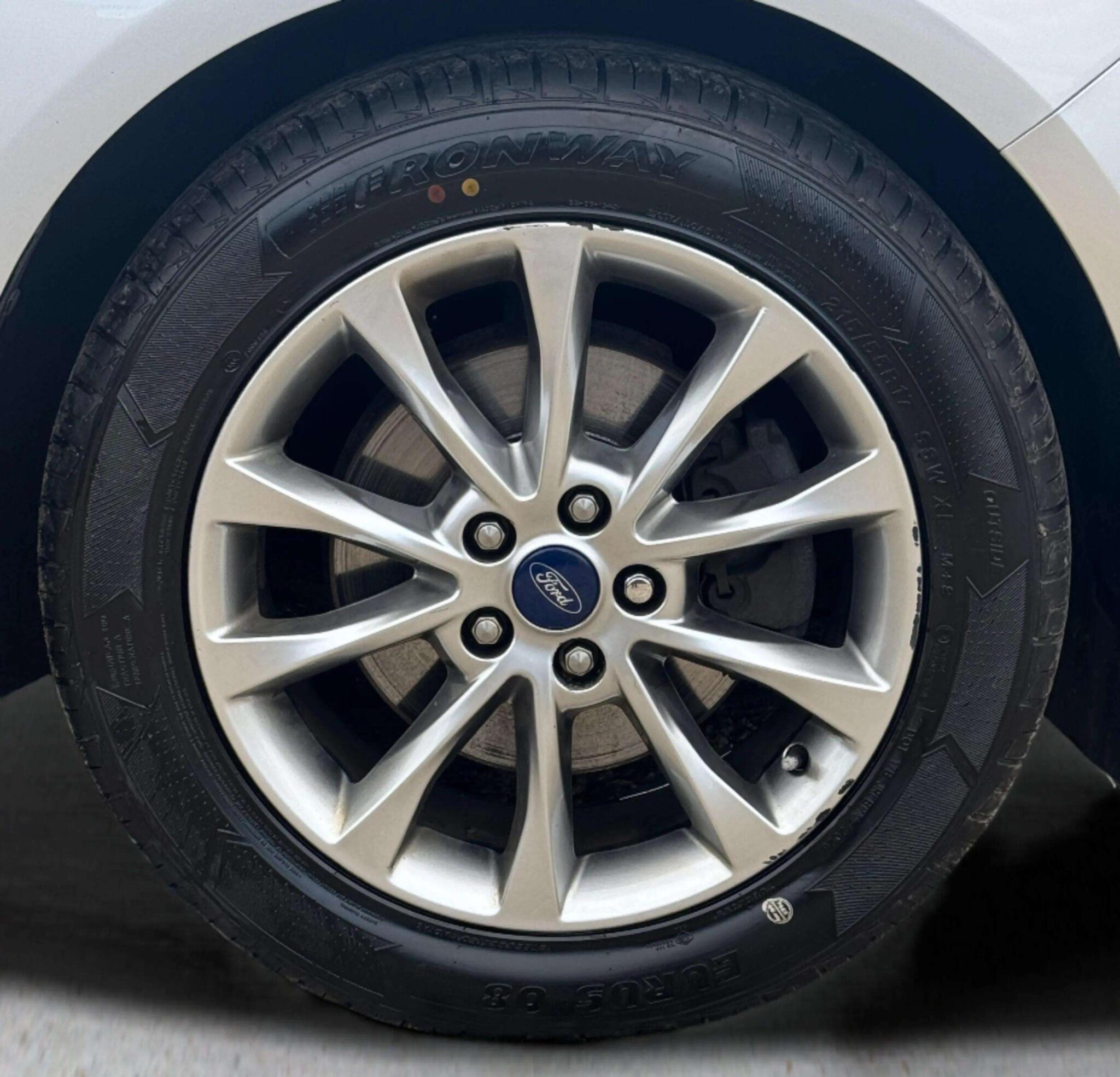 Ford Mondeo view 75