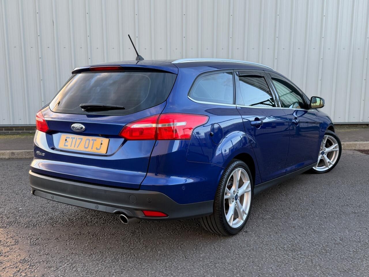 Ford Focus view 8