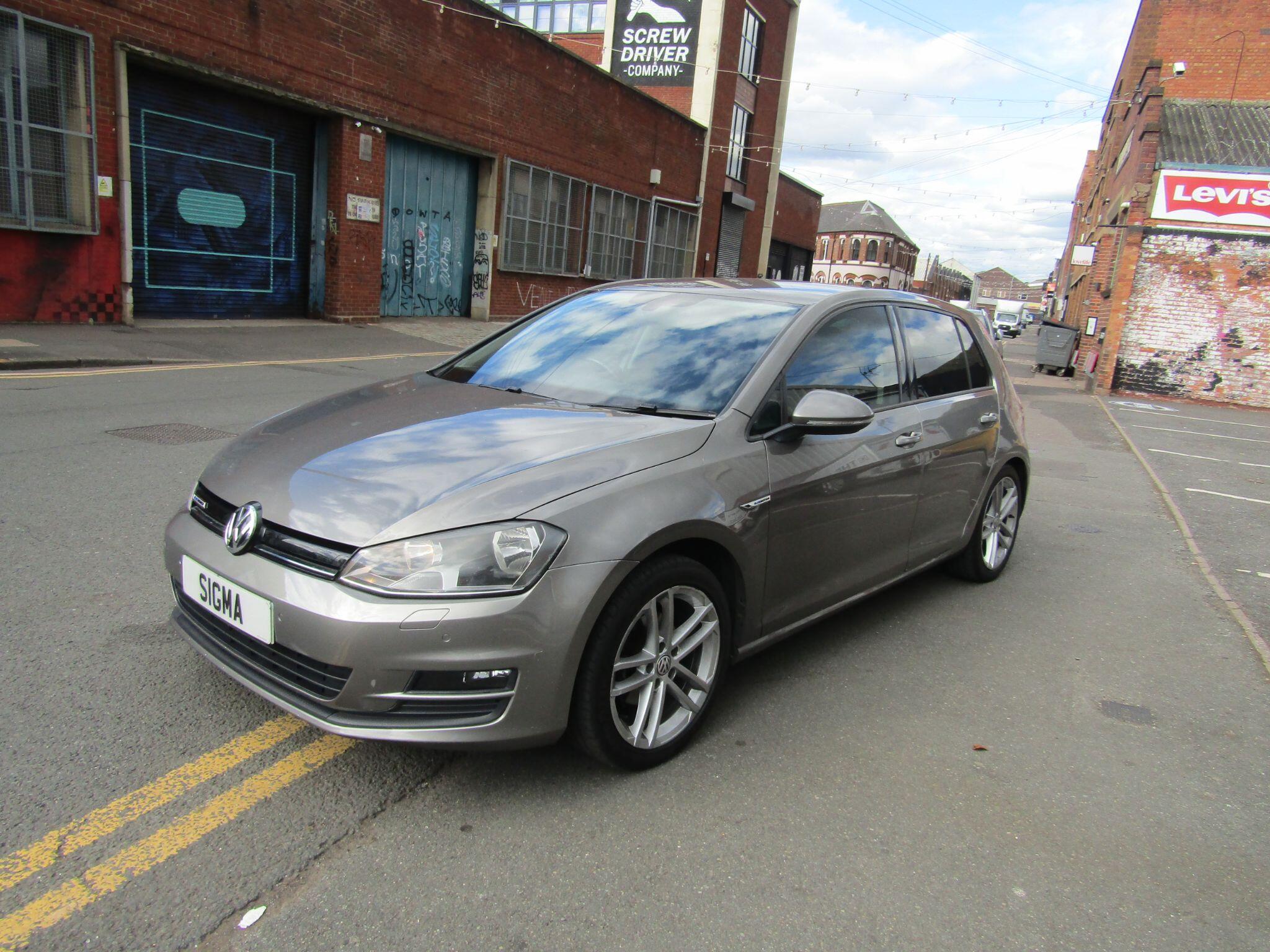 Volkswagen Golf view 3