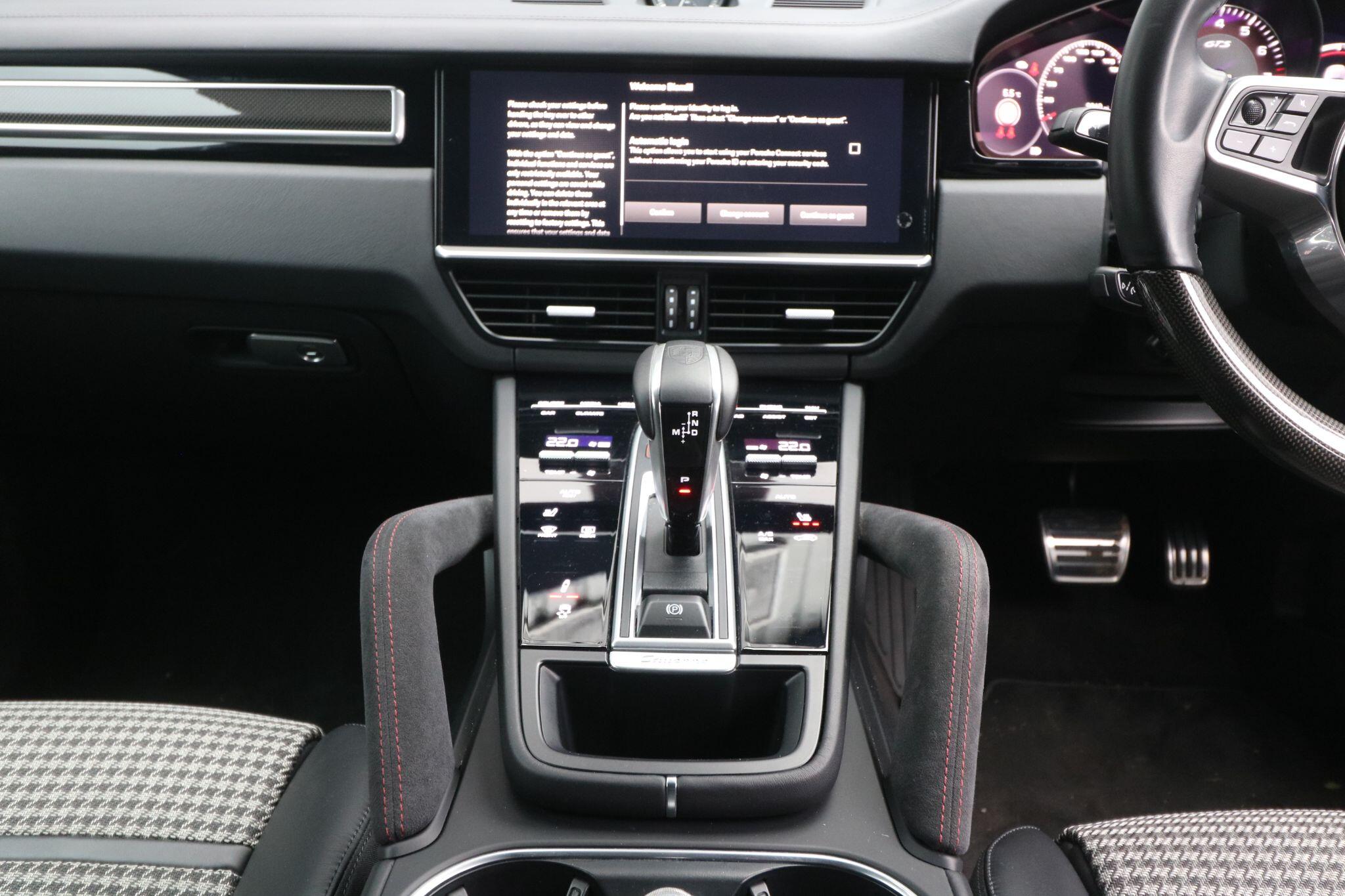 Porsche Cayenne view 19