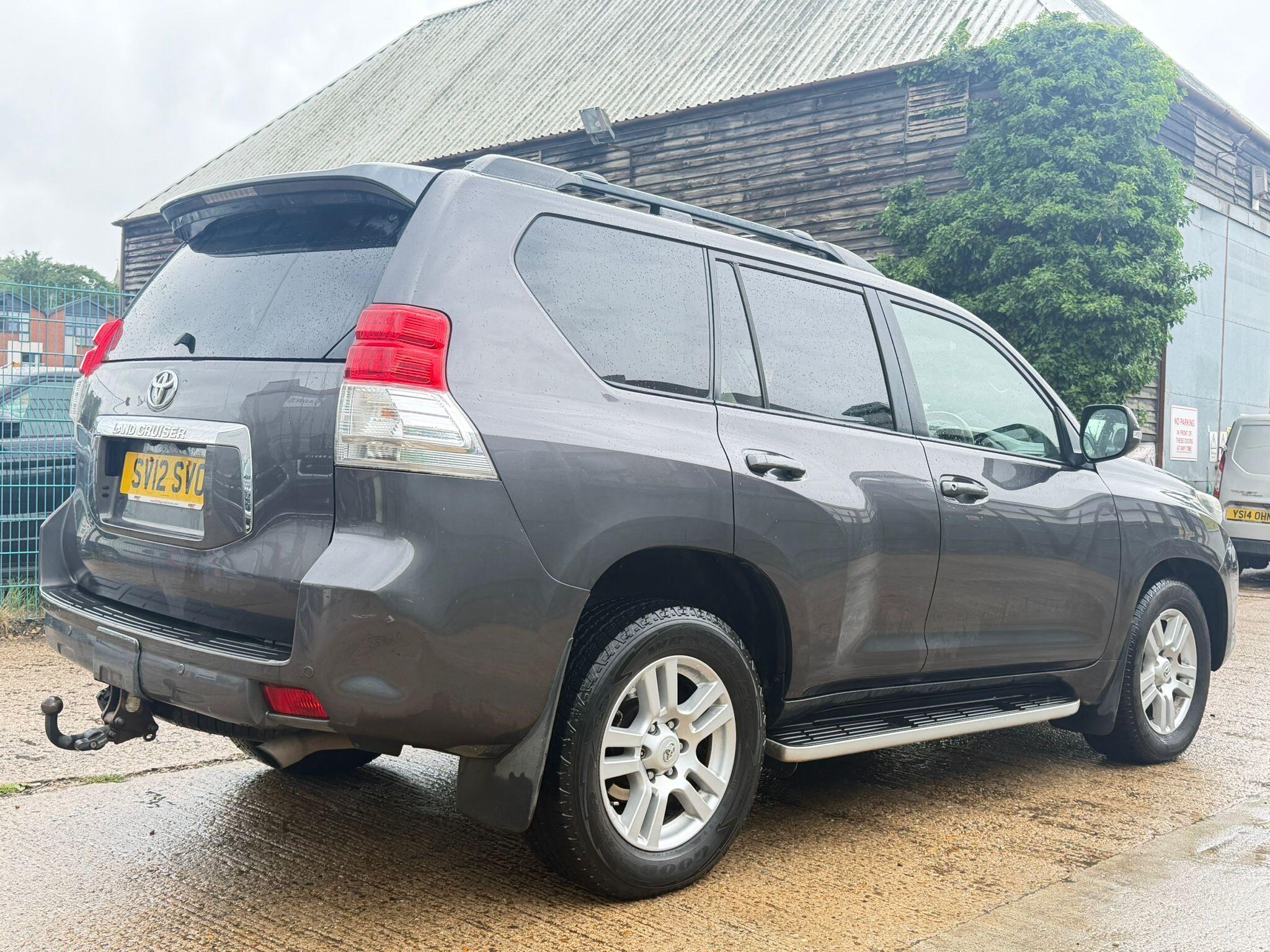Toyota Land Cruiser view 3