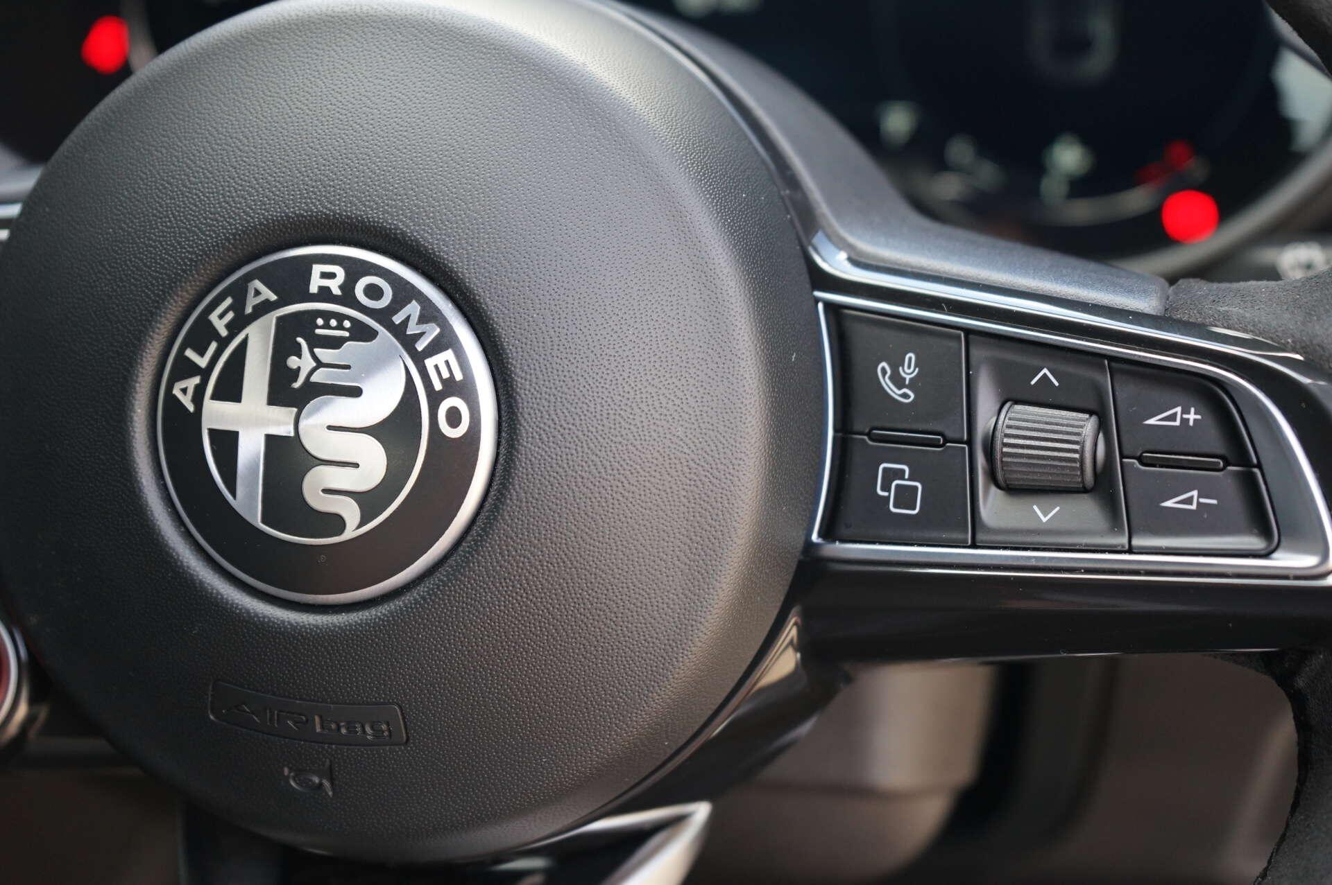 Alfa Romeo Giulia view 18