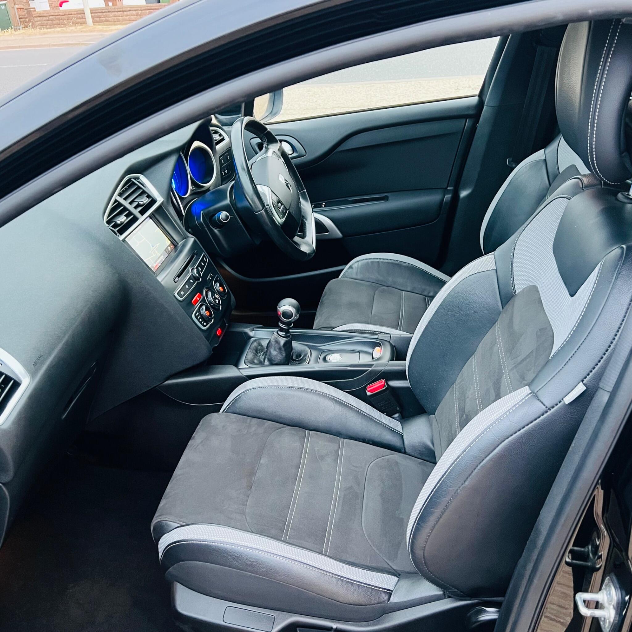 DS Automobiles DS 4 Crossback view 11