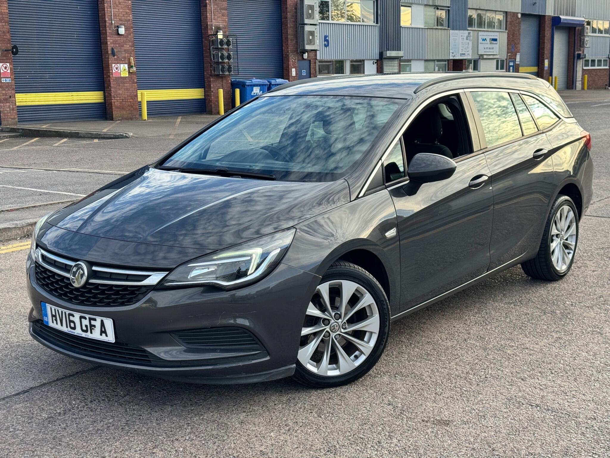 Vauxhall Astra view 3