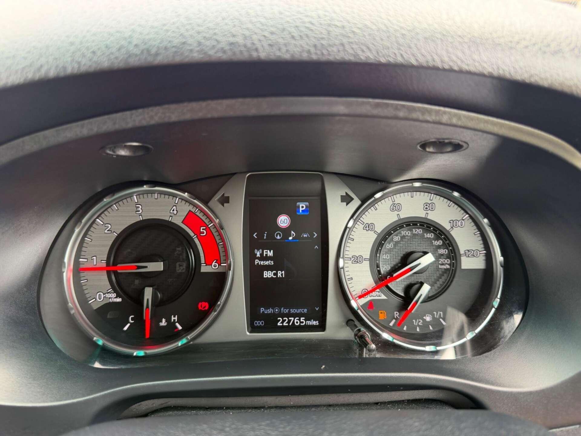 Toyota Hilux view 12