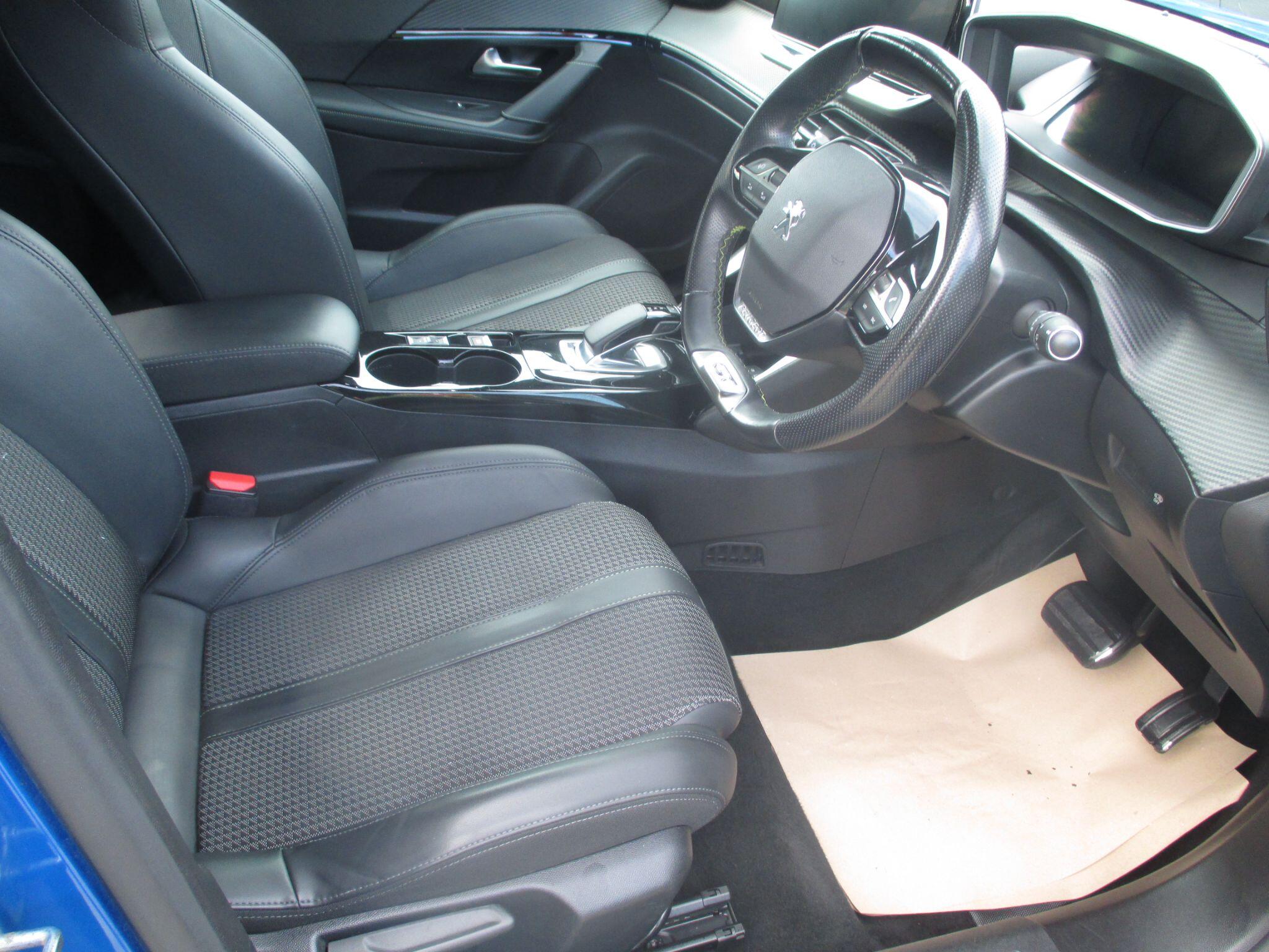 Peugeot E-2008 view 34