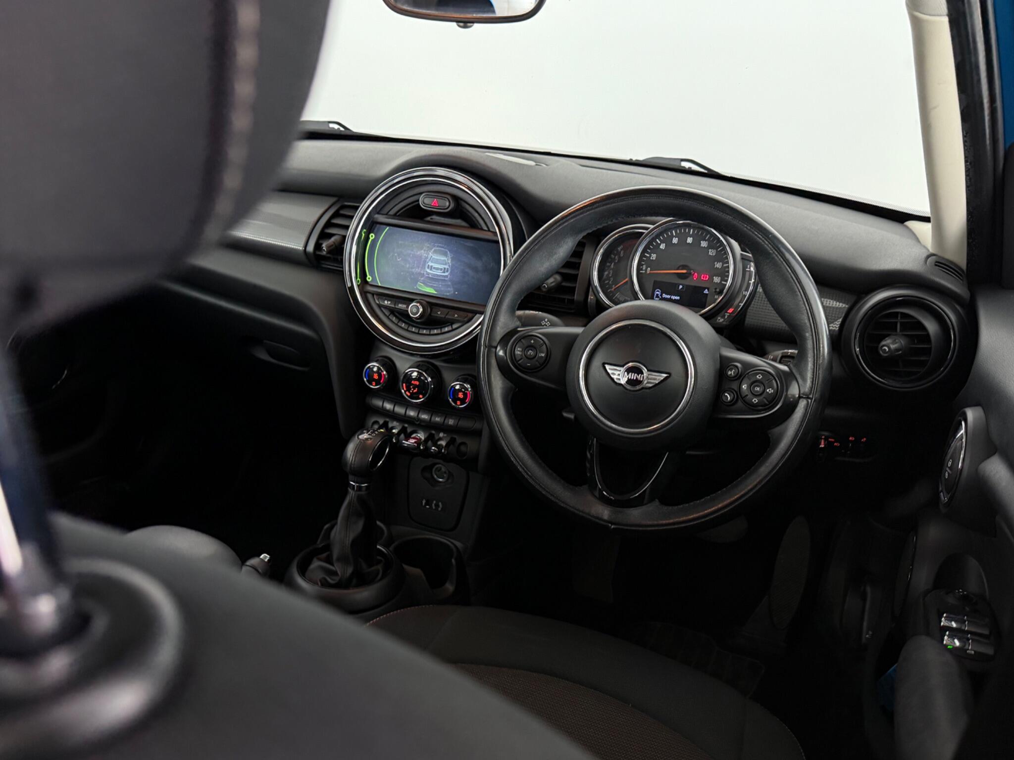 Mini Hatch view 11