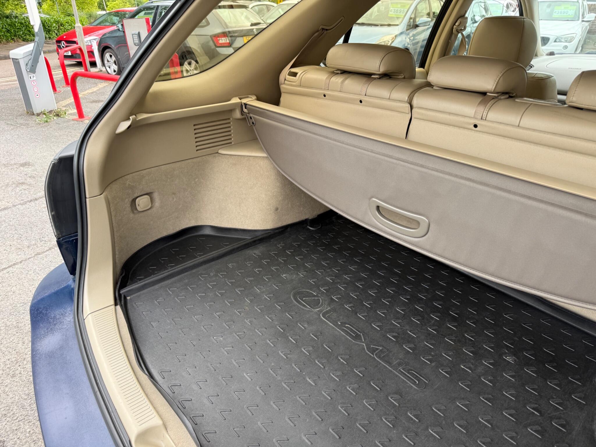 Lexus RX - Image 42