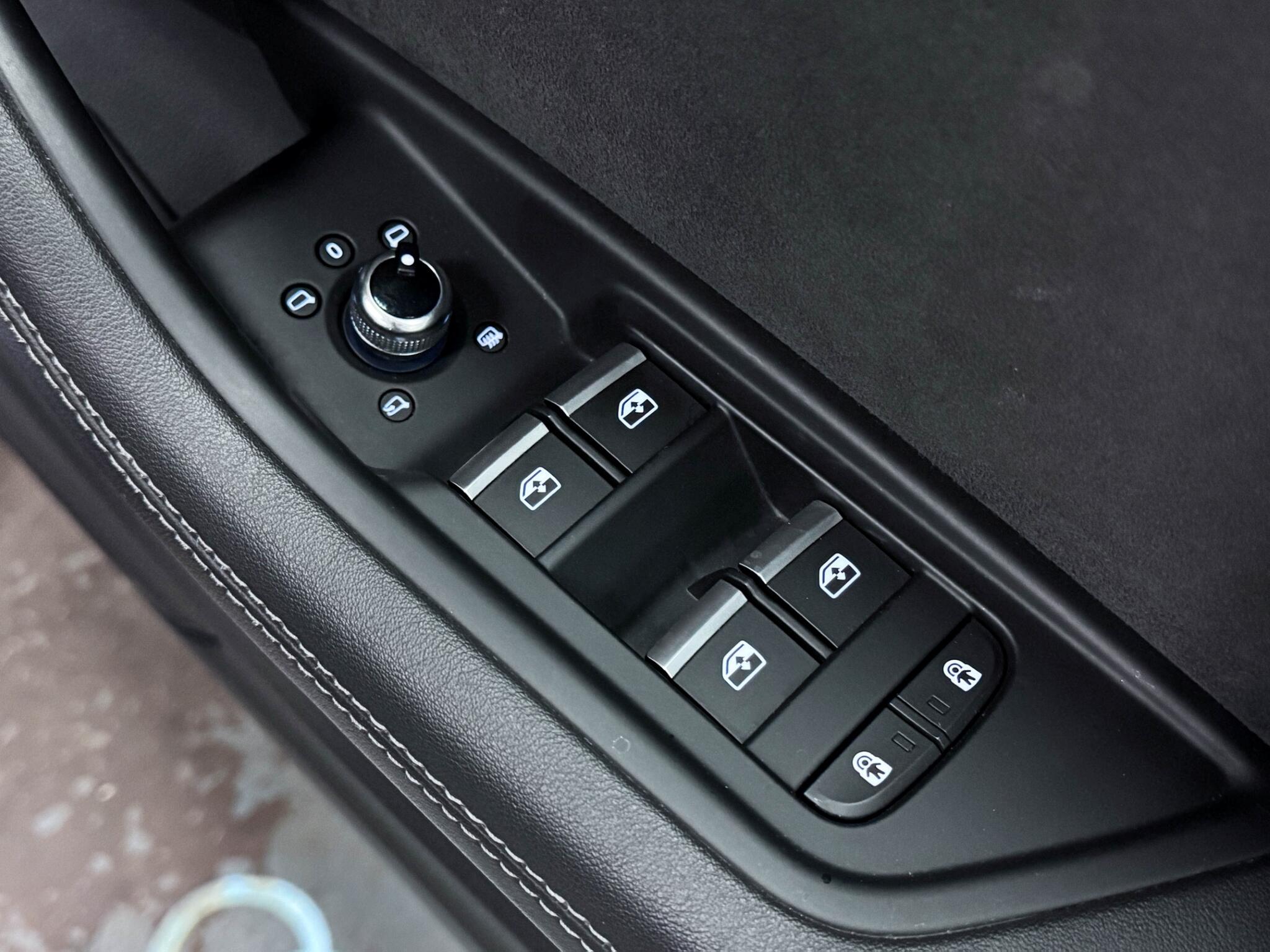 Audi S4 view 16