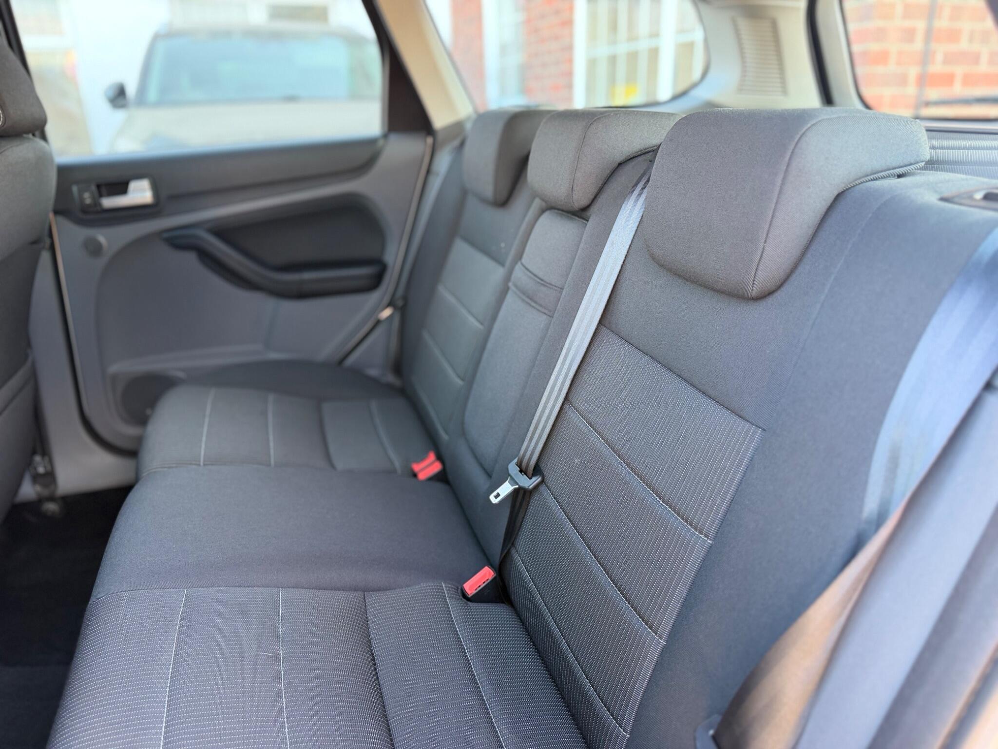 Ford Focus view 19