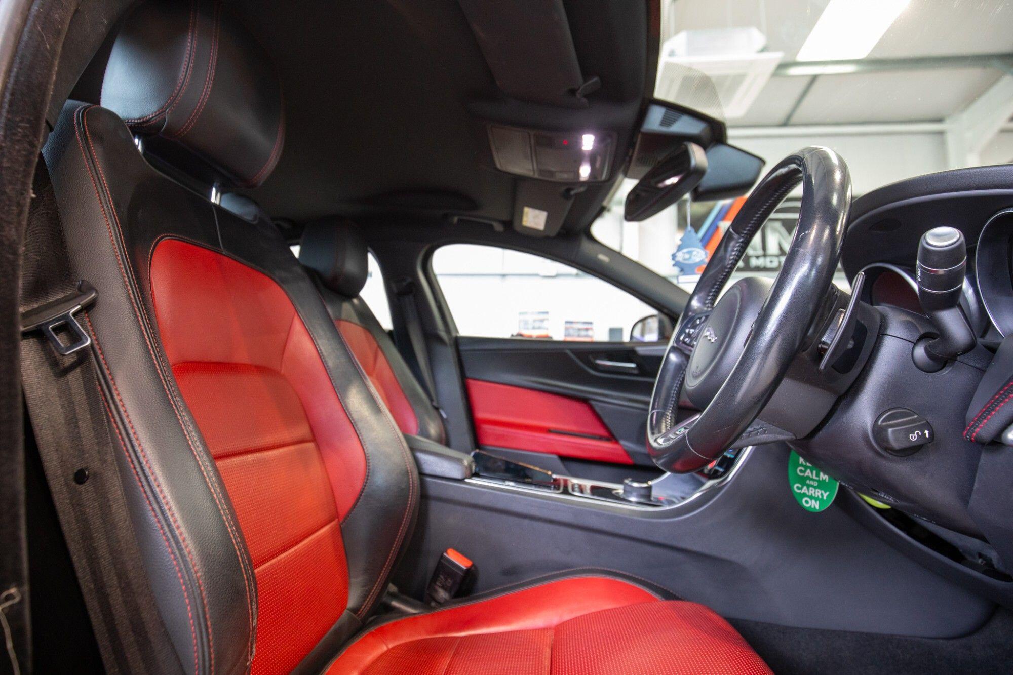 Jaguar Xe view 3