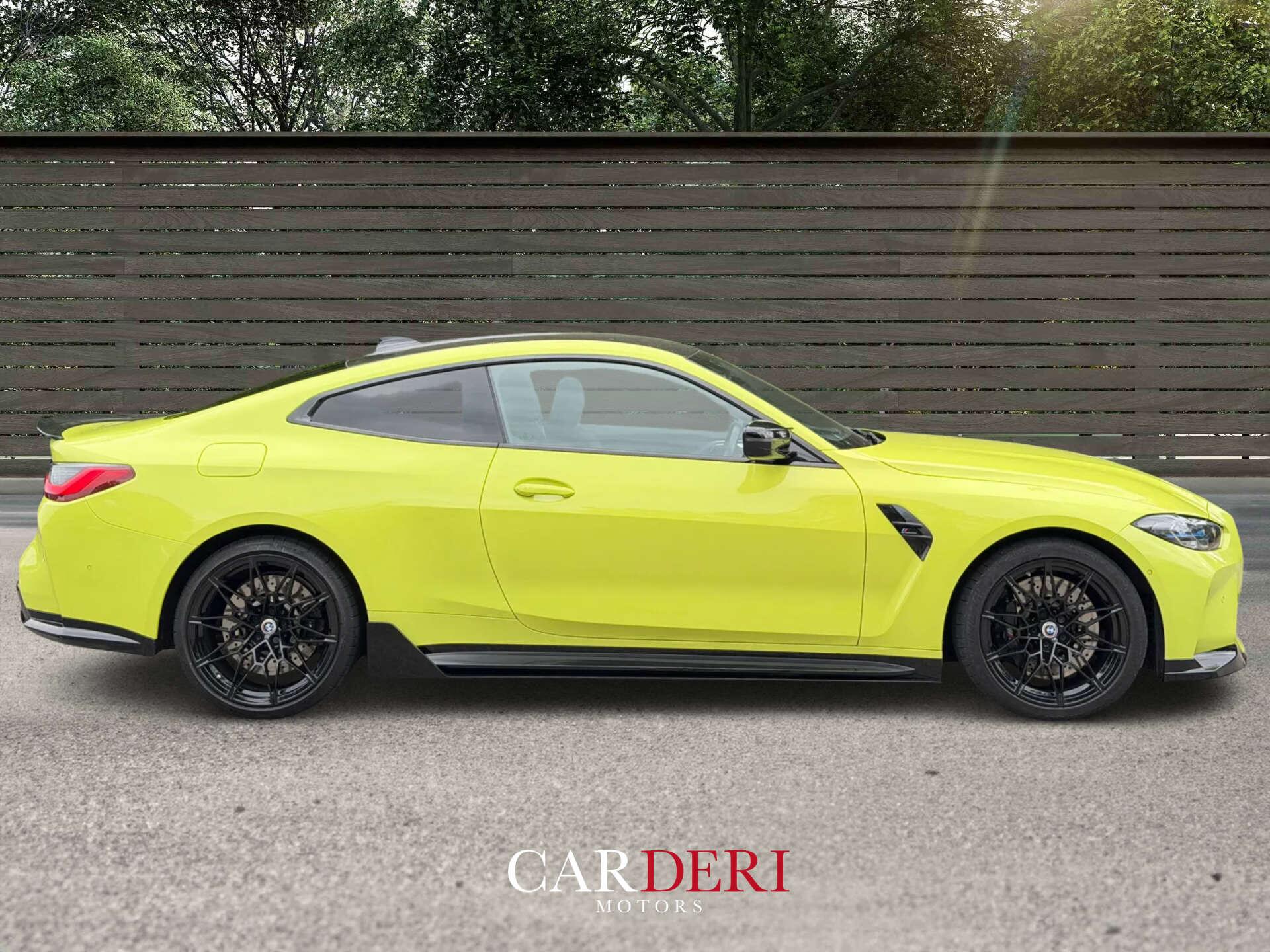 BMW M4 view 4