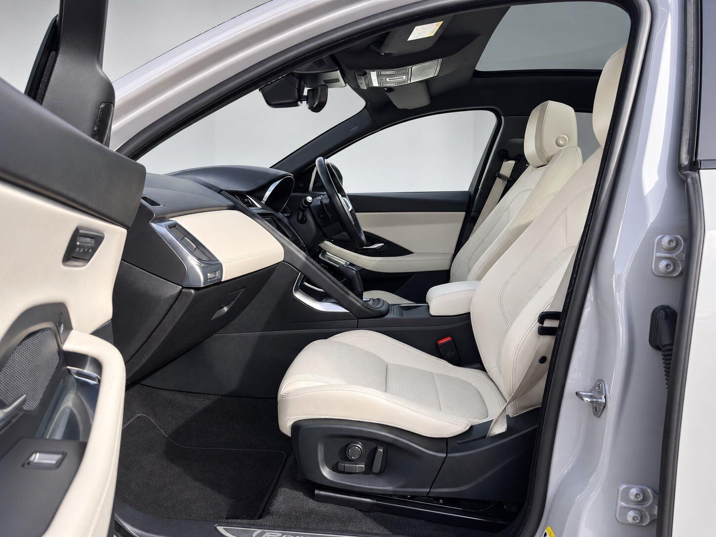 Jaguar E-Pace view 44