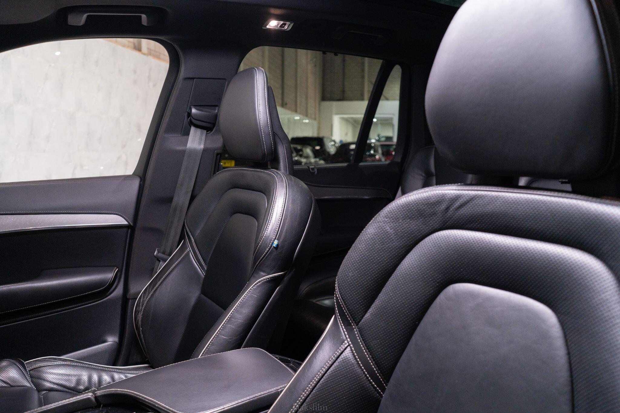 Volvo XC90 view 36
