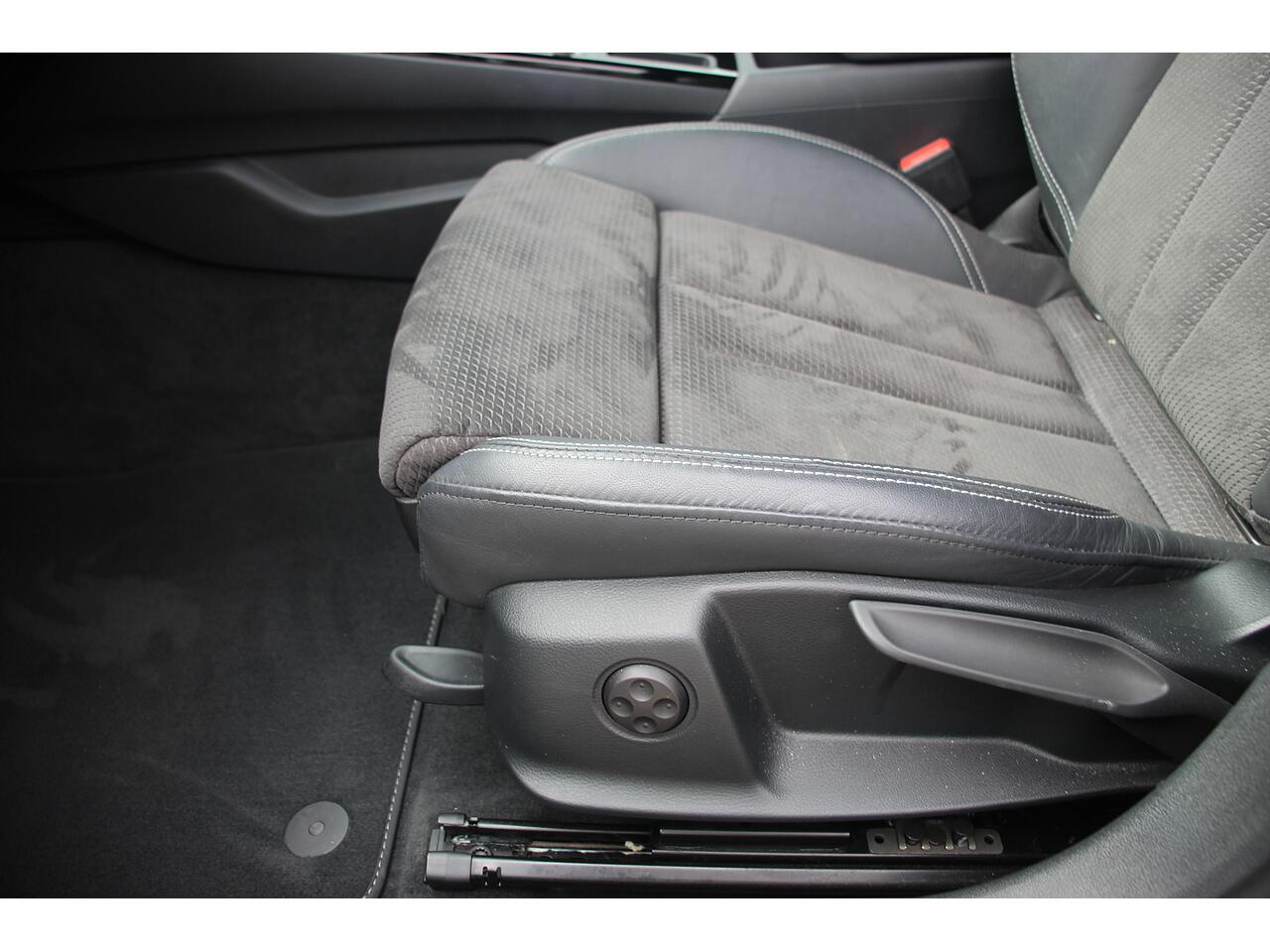Audi A4 view 18
