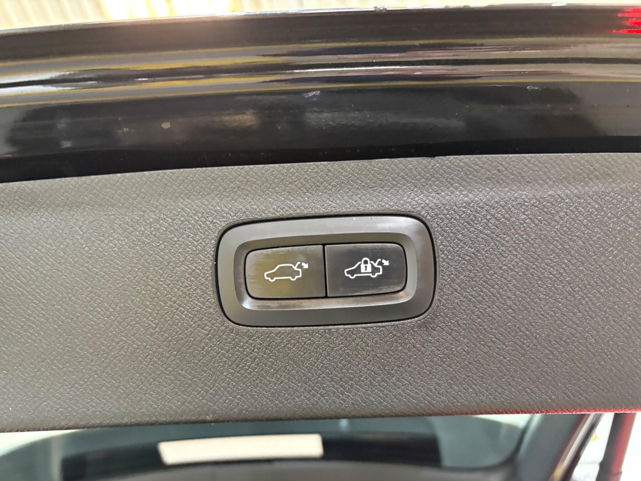 Volvo XC90 view 37